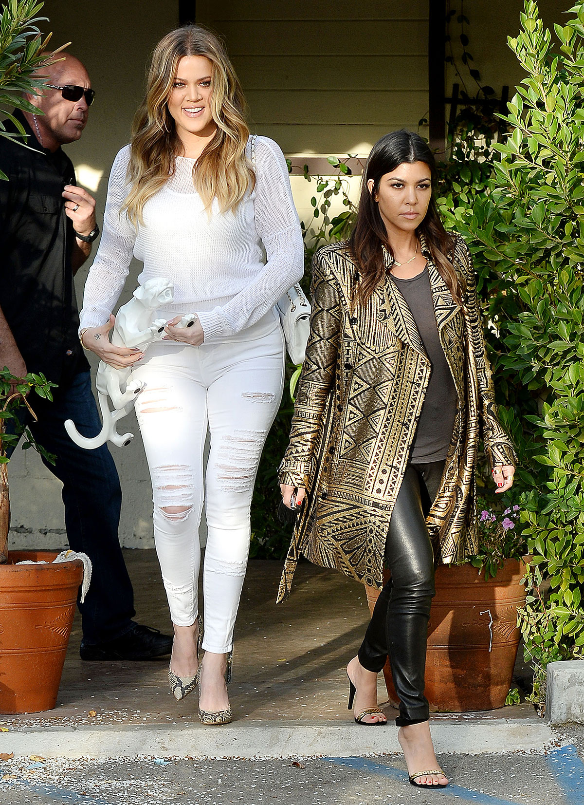 Khloe and Kourtney Kardashian filming KUWtK