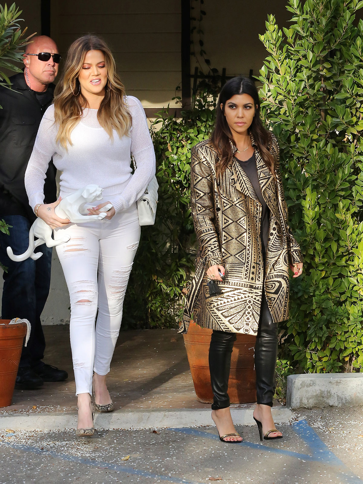 Khloe and Kourtney Kardashian filming KUWtK