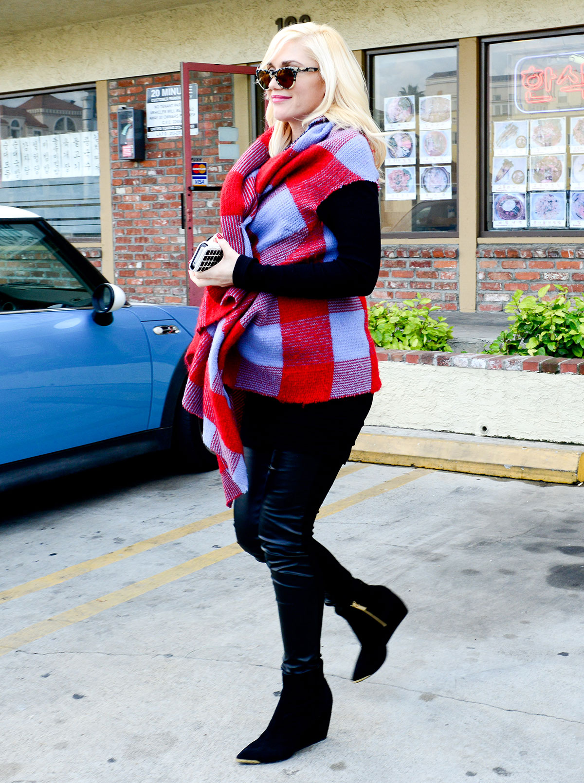 Gwen Stefani visit to her Acupuncture doctor