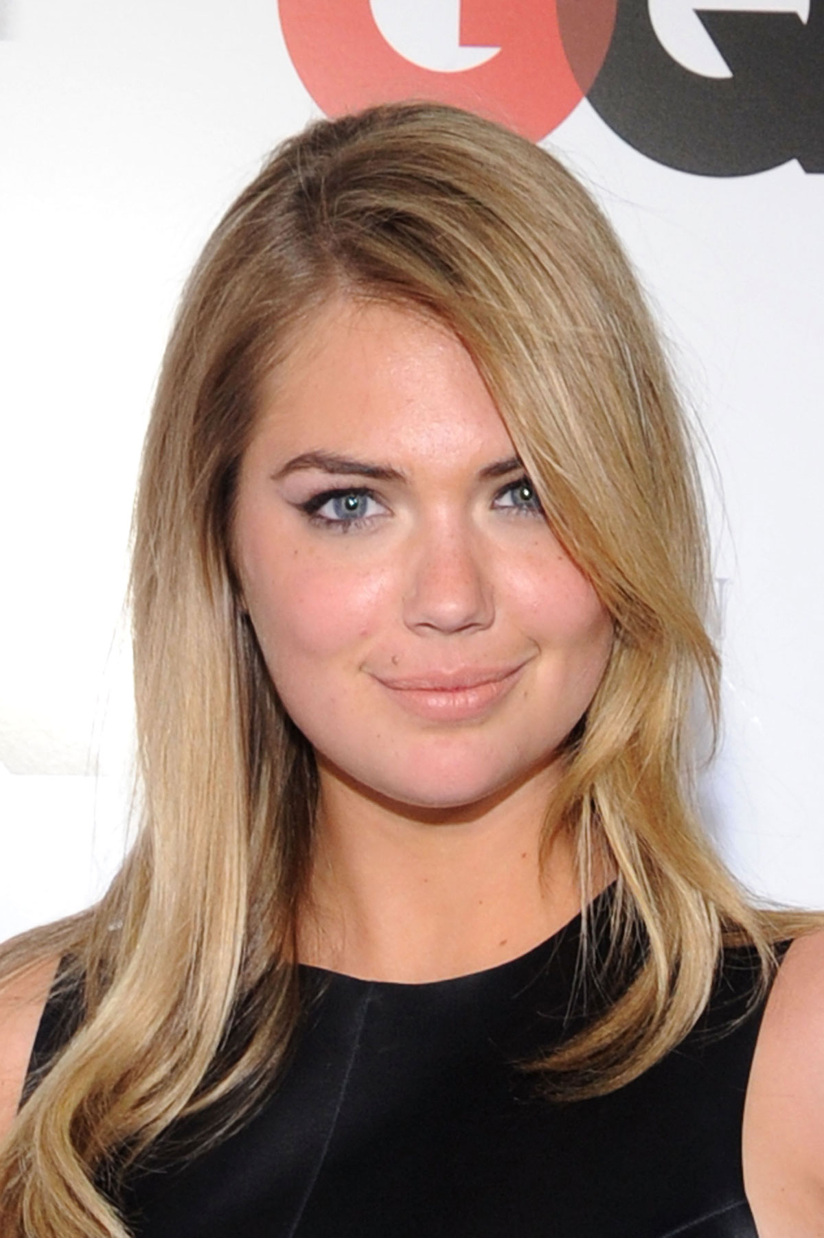 Kate Upton attends the GQ Super Bowl Party 2014