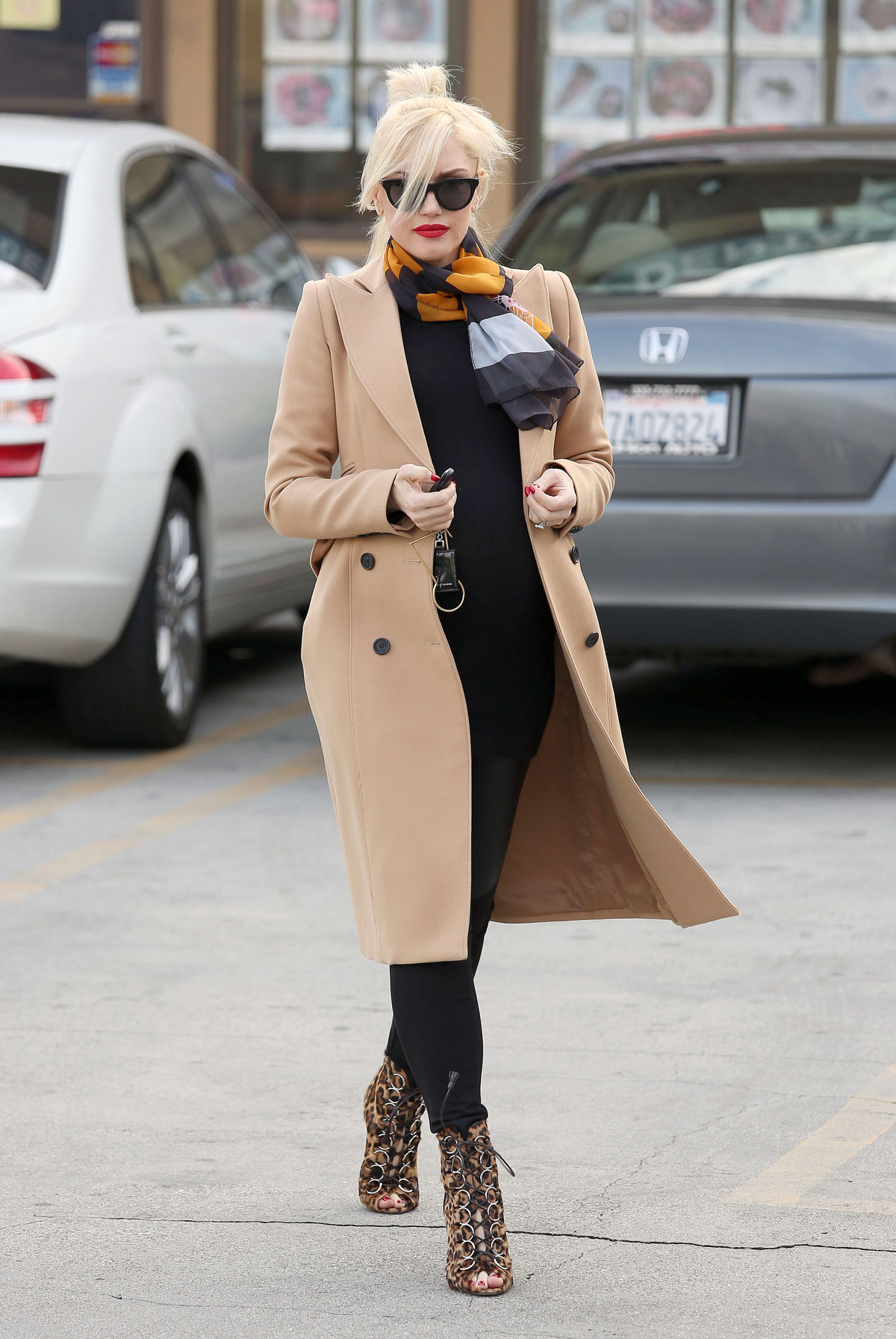 Gwen Stefani visits the Jesun Acupuncture Clinic