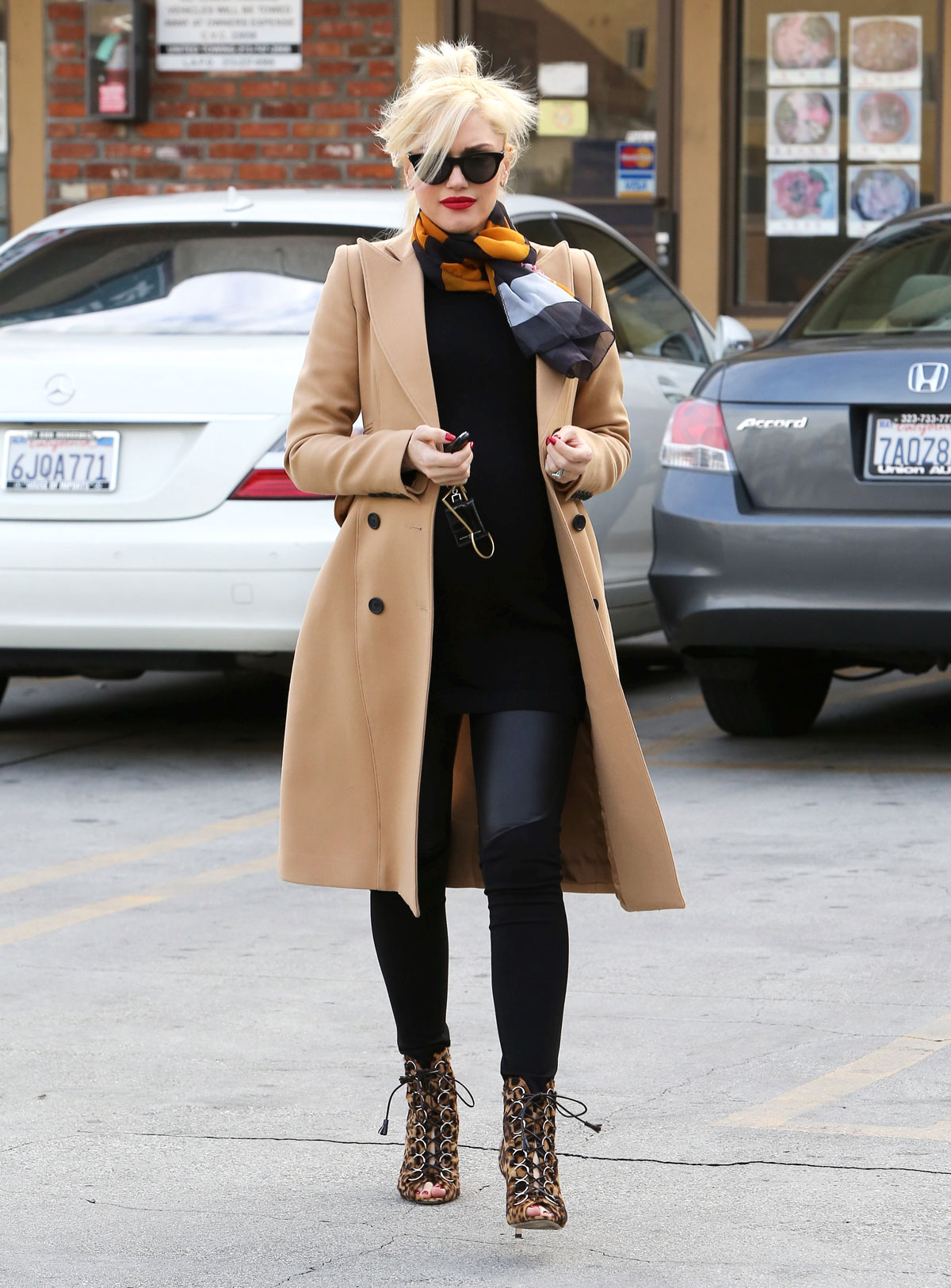 Gwen Stefani visits the Jesun Acupuncture Clinic