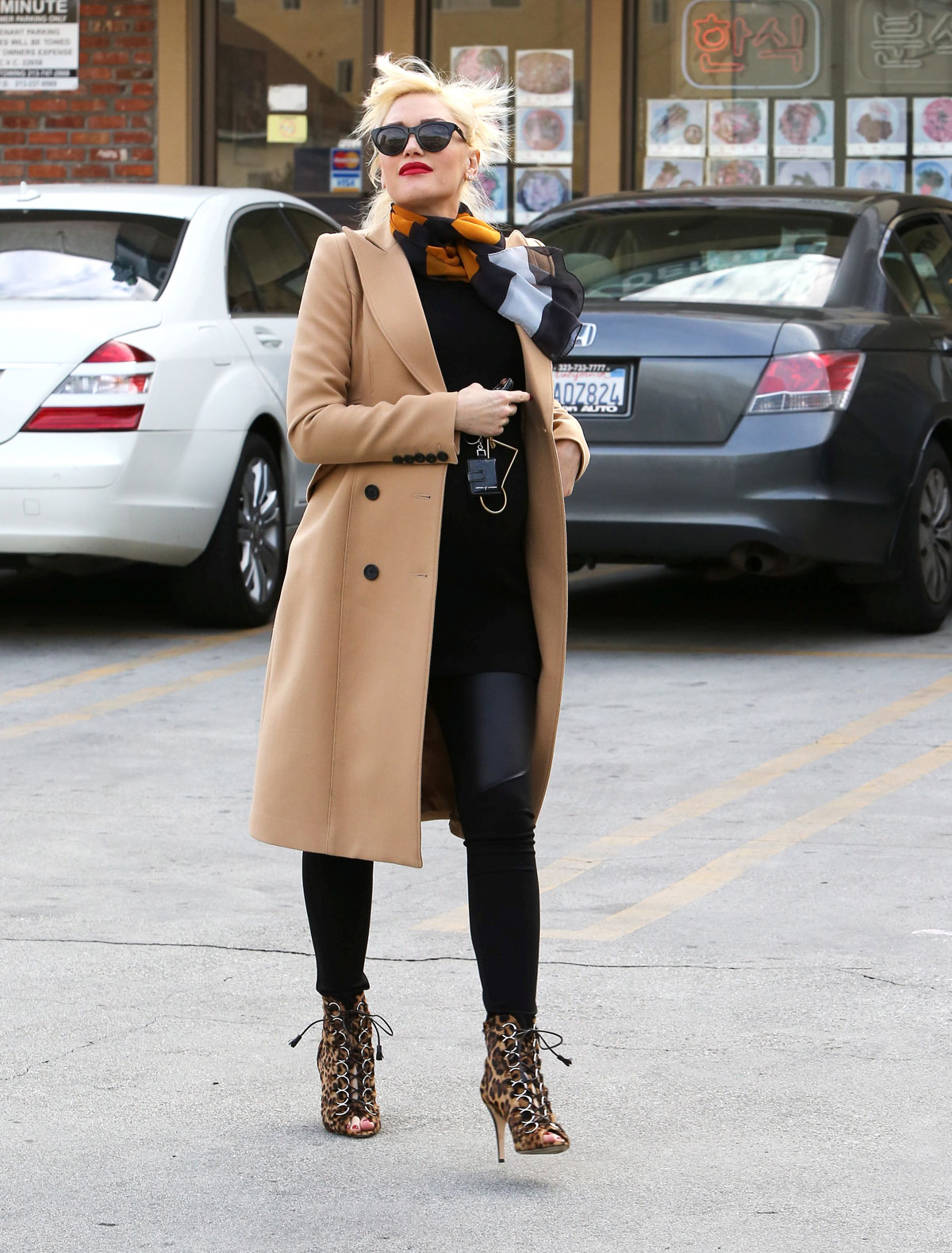 Gwen Stefani visits the Jesun Acupuncture Clinic