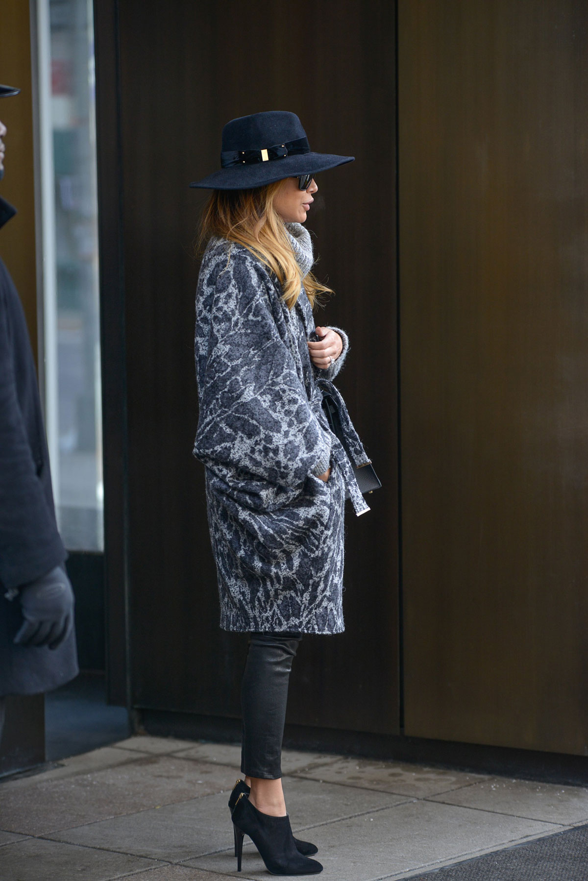 Naya Rivera heading out to run errands in the Soho neighborhood