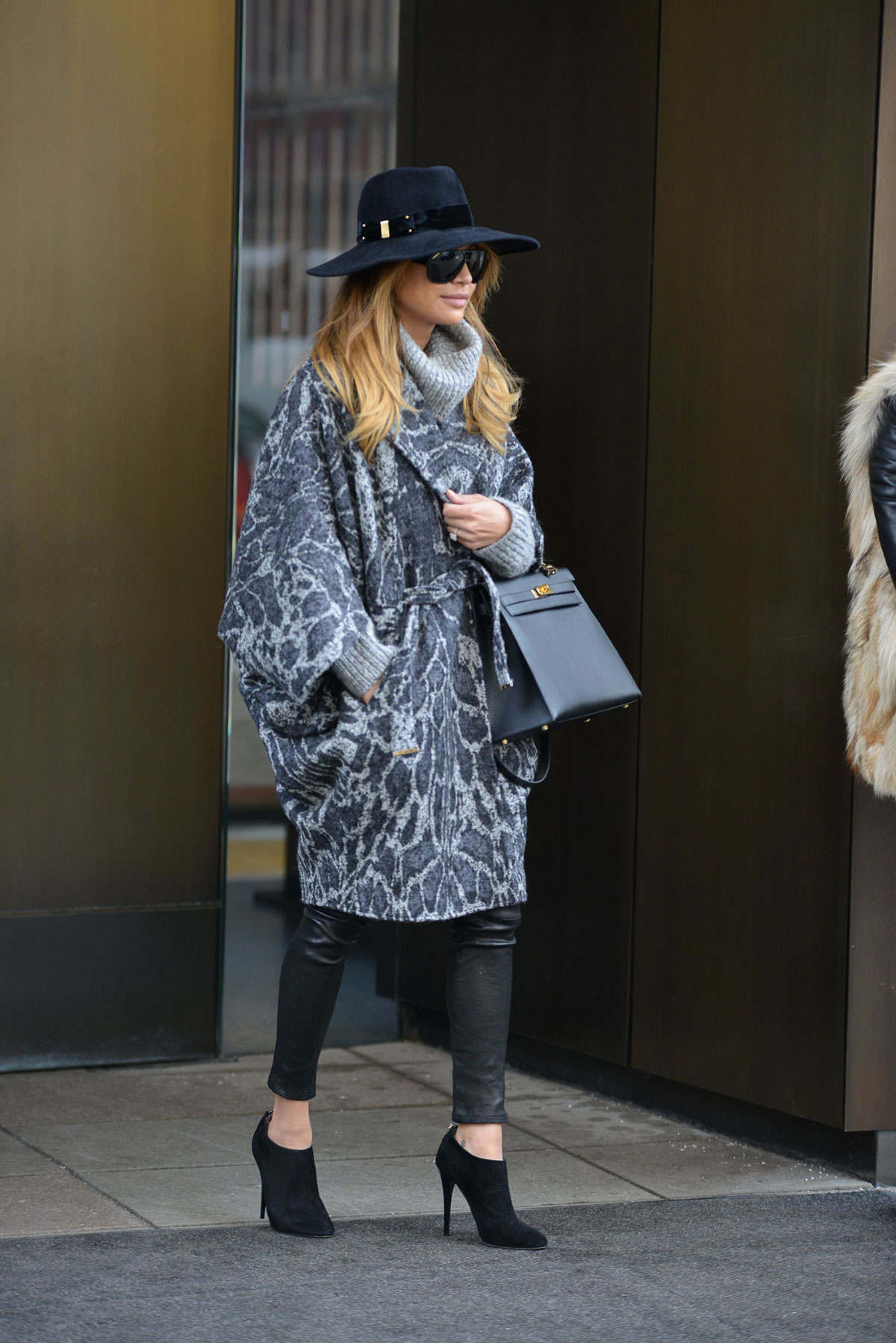 Naya Rivera heading out to run errands in the Soho neighborhood