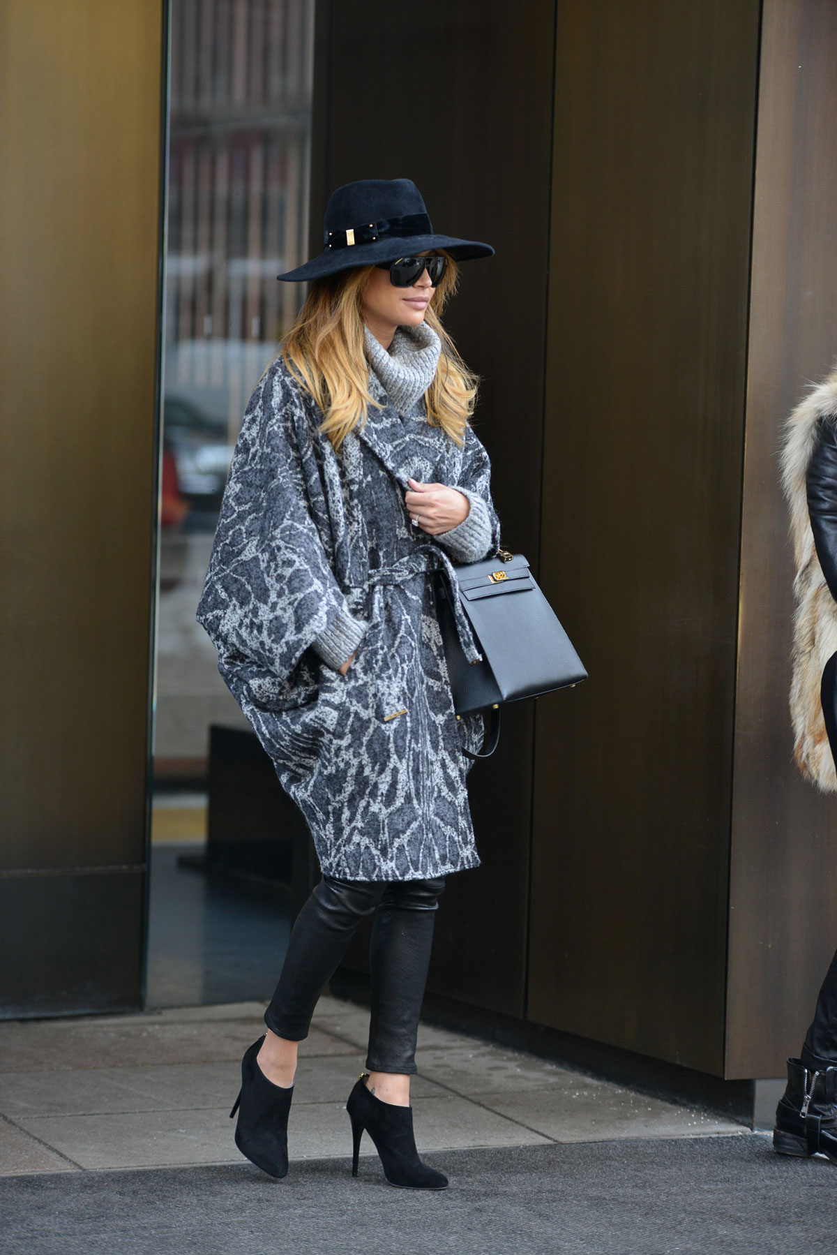 Naya Rivera heading out to run errands in the Soho neighborhood