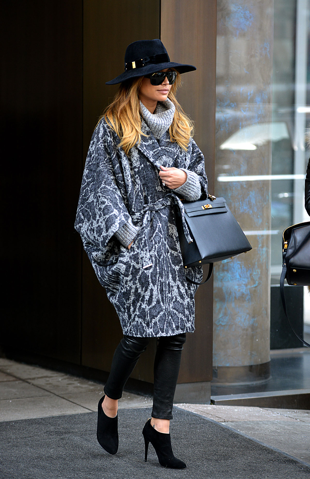 Naya Rivera heading out to run errands in the Soho neighborhood