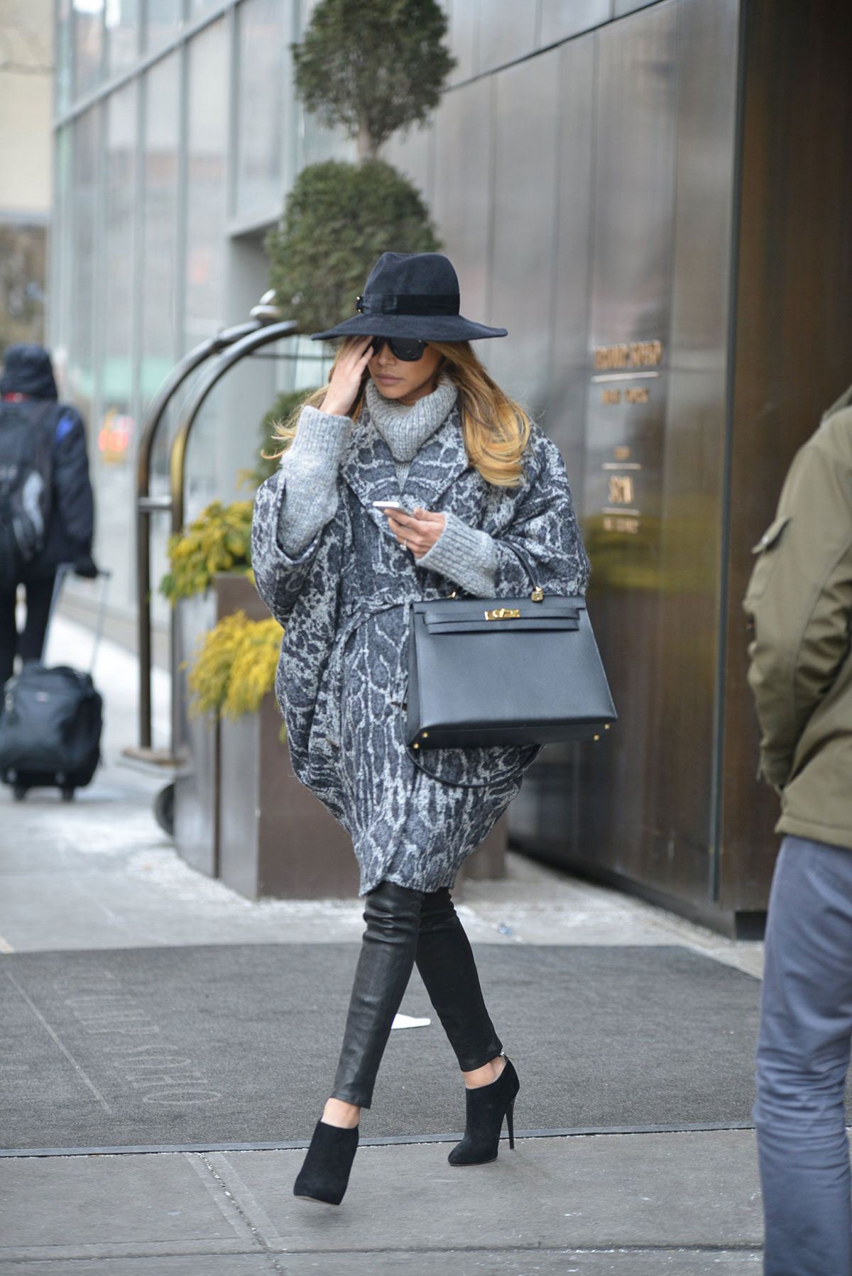 Naya Rivera heading out to run errands in the Soho neighborhood