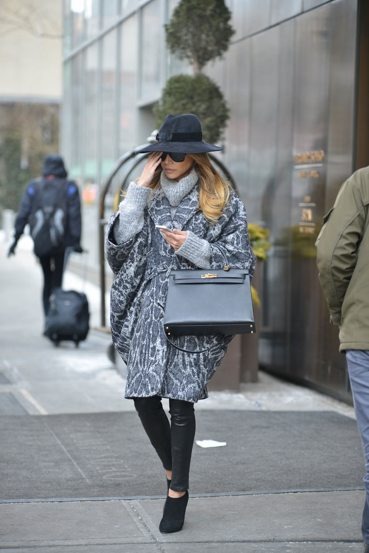 Naya Rivera heading out to run errands in the Soho neighborhood