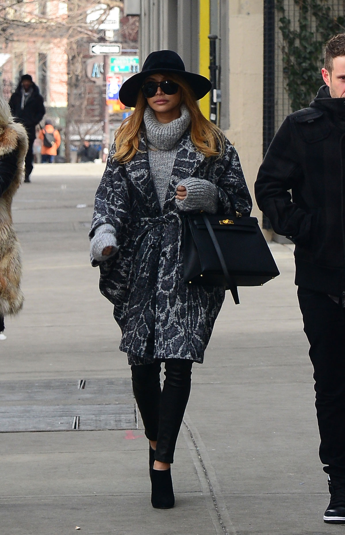 Naya Rivera heading out to run errands in the Soho neighborhood