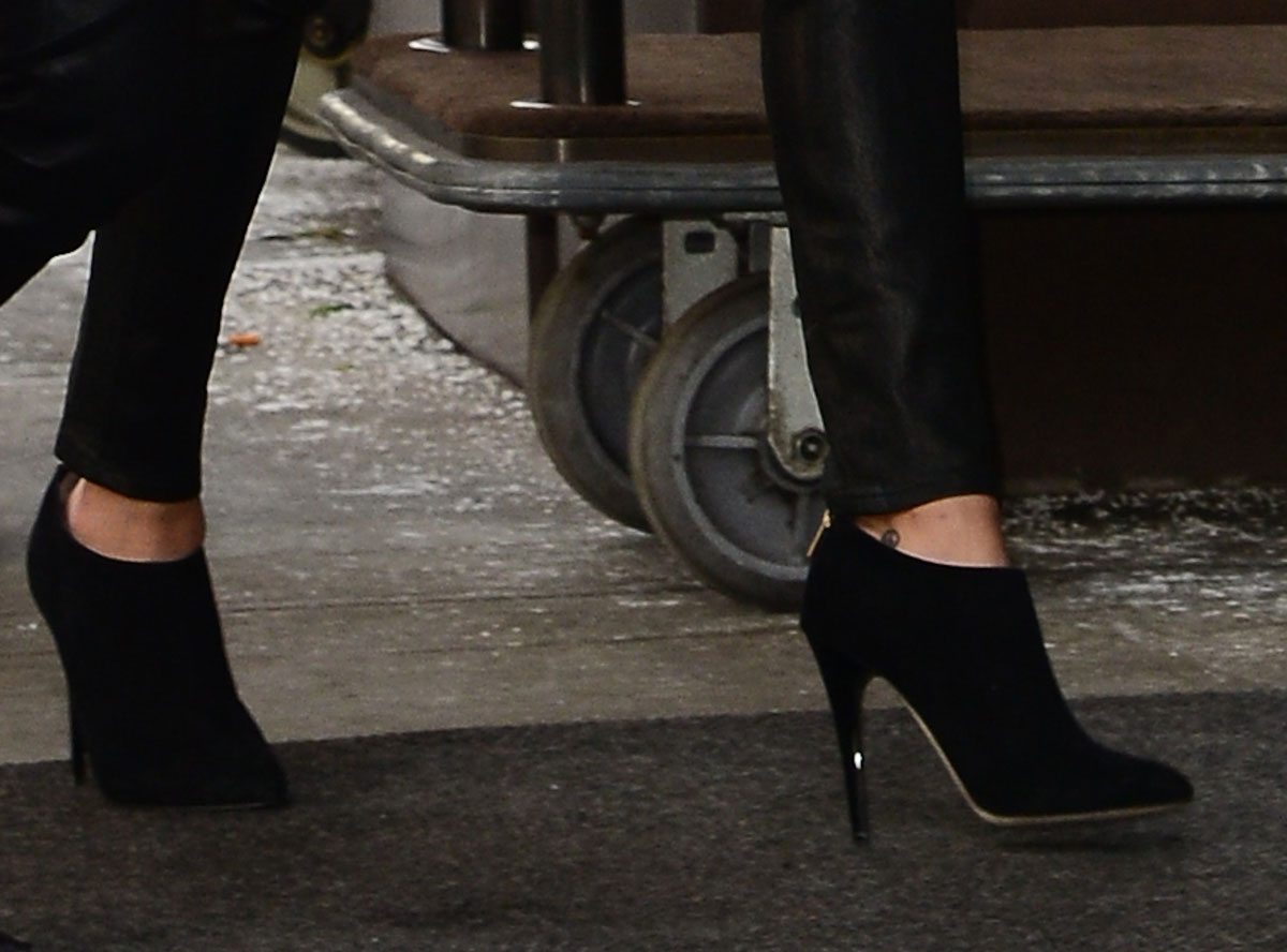 Naya Rivera heading out to run errands in the Soho neighborhood