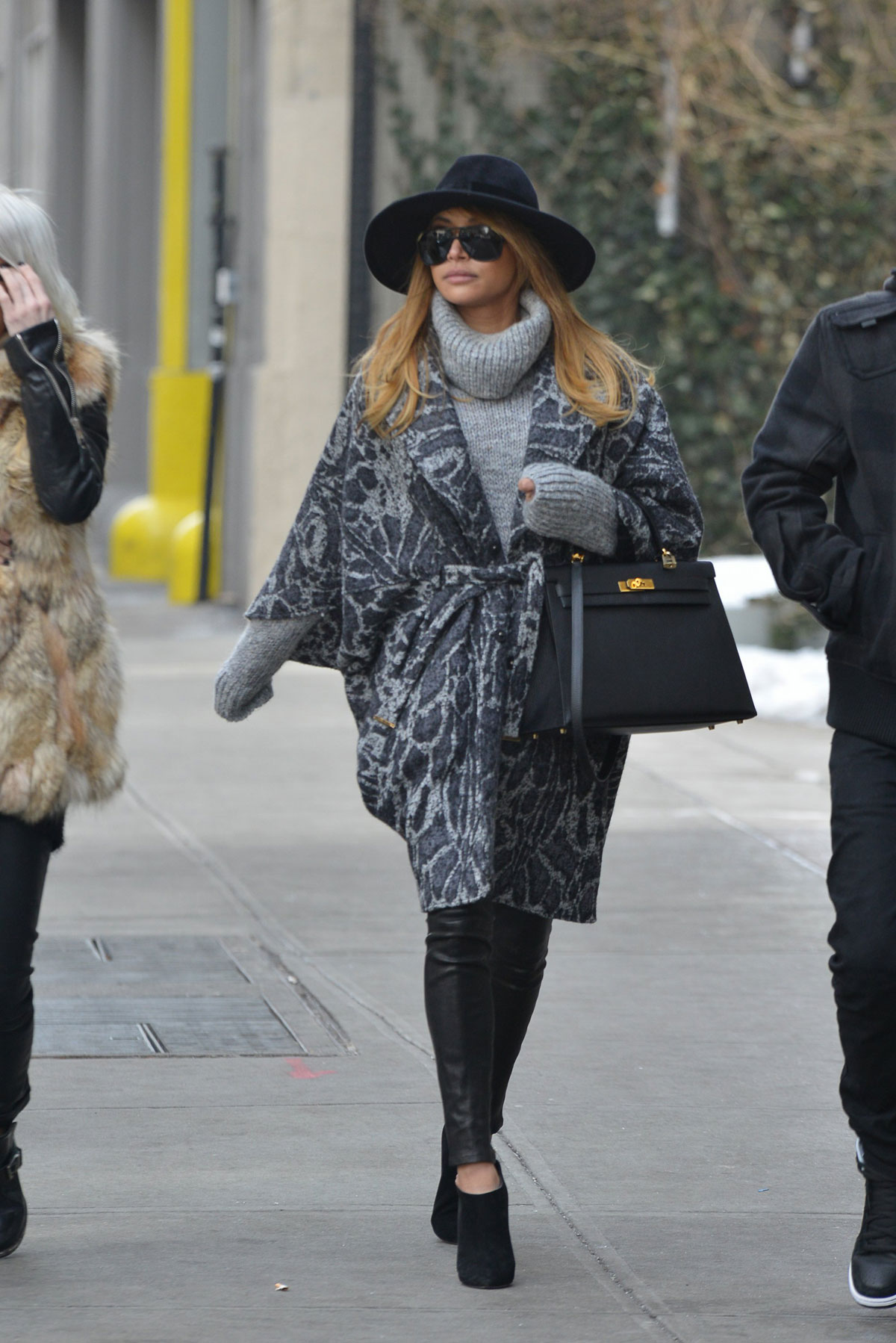 Naya Rivera heading out to run errands in the Soho neighborhood