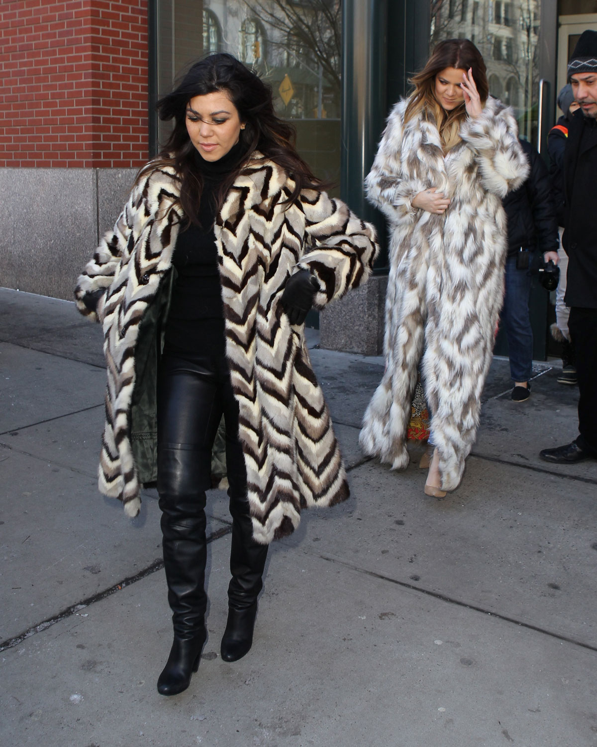 Kourtney and Khloe Kardashian shopping