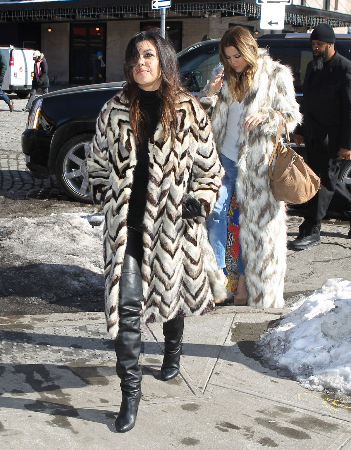 Kourtney and Khloe Kardashian shopping