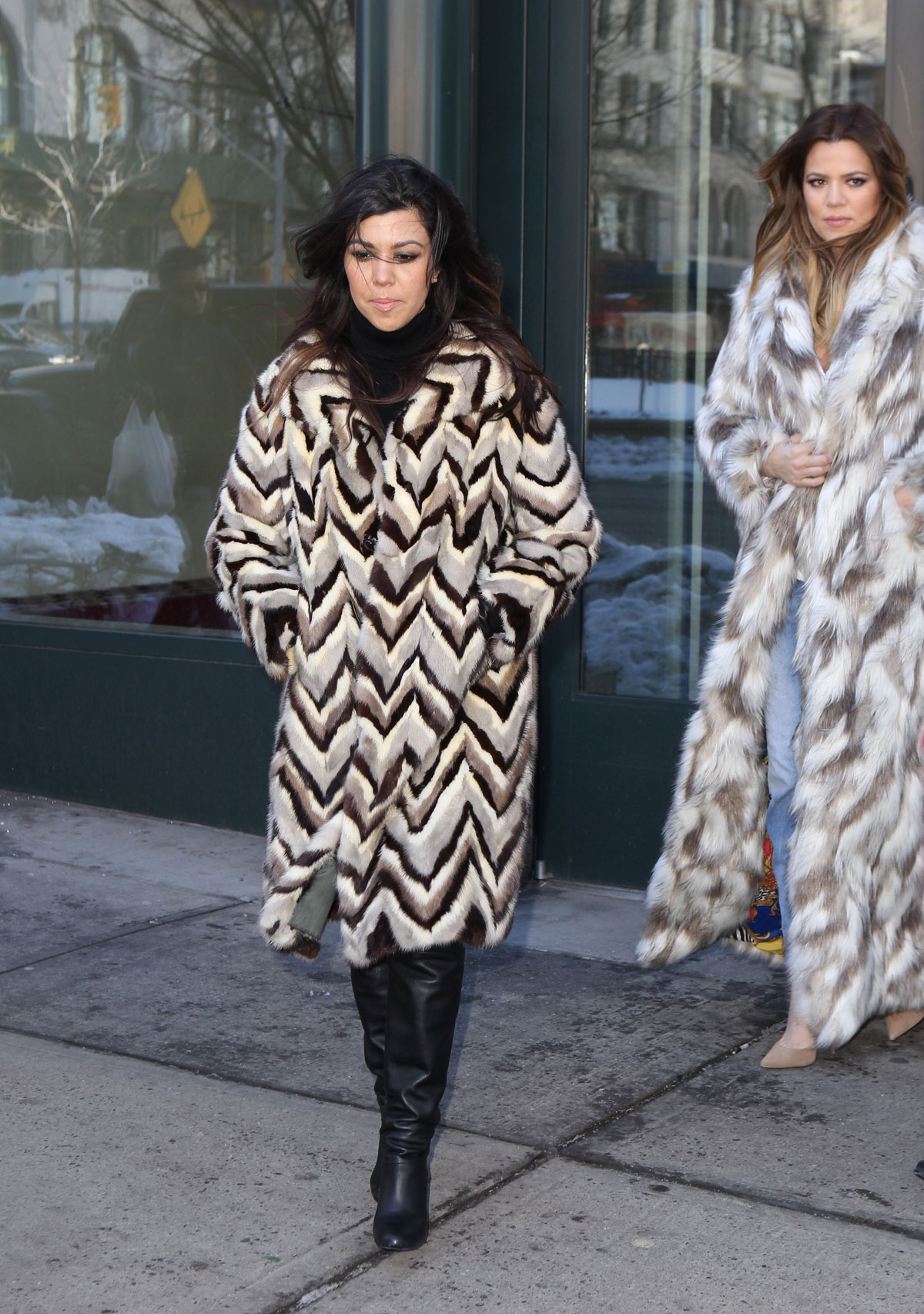 Kourtney and Khloe Kardashian shopping