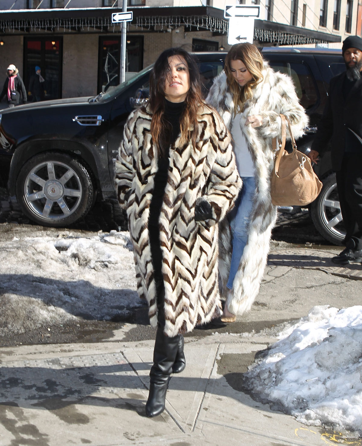 Kourtney and Khloe Kardashian shopping