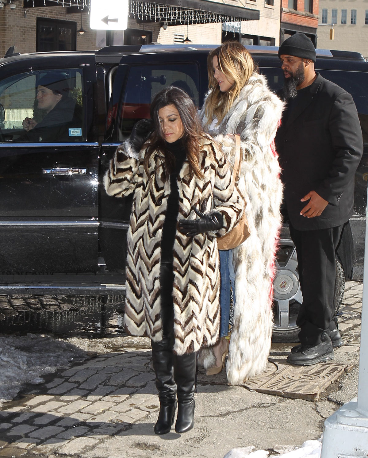 Kourtney and Khloe Kardashian shopping
