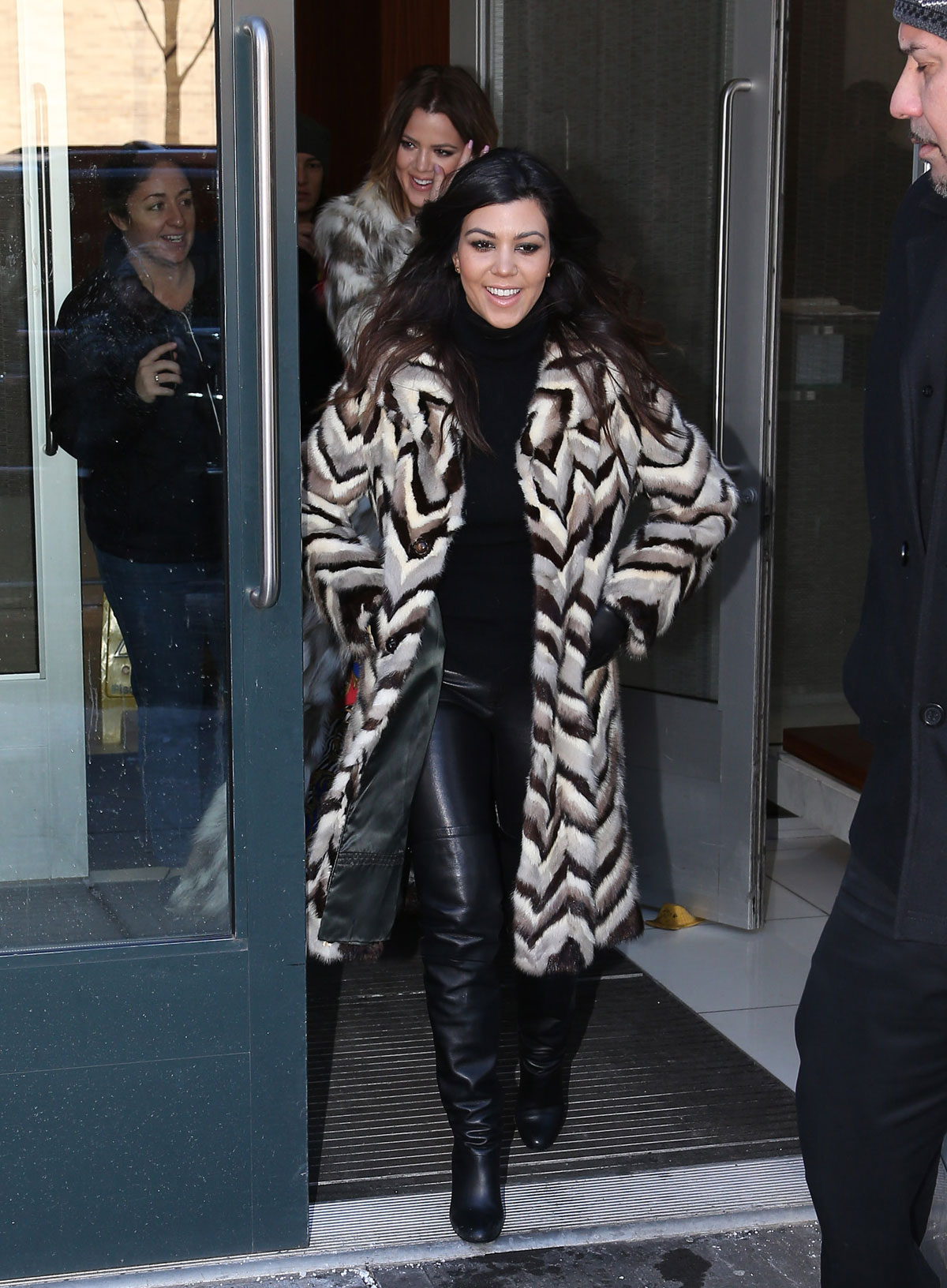 Kourtney and Khloe Kardashian shopping