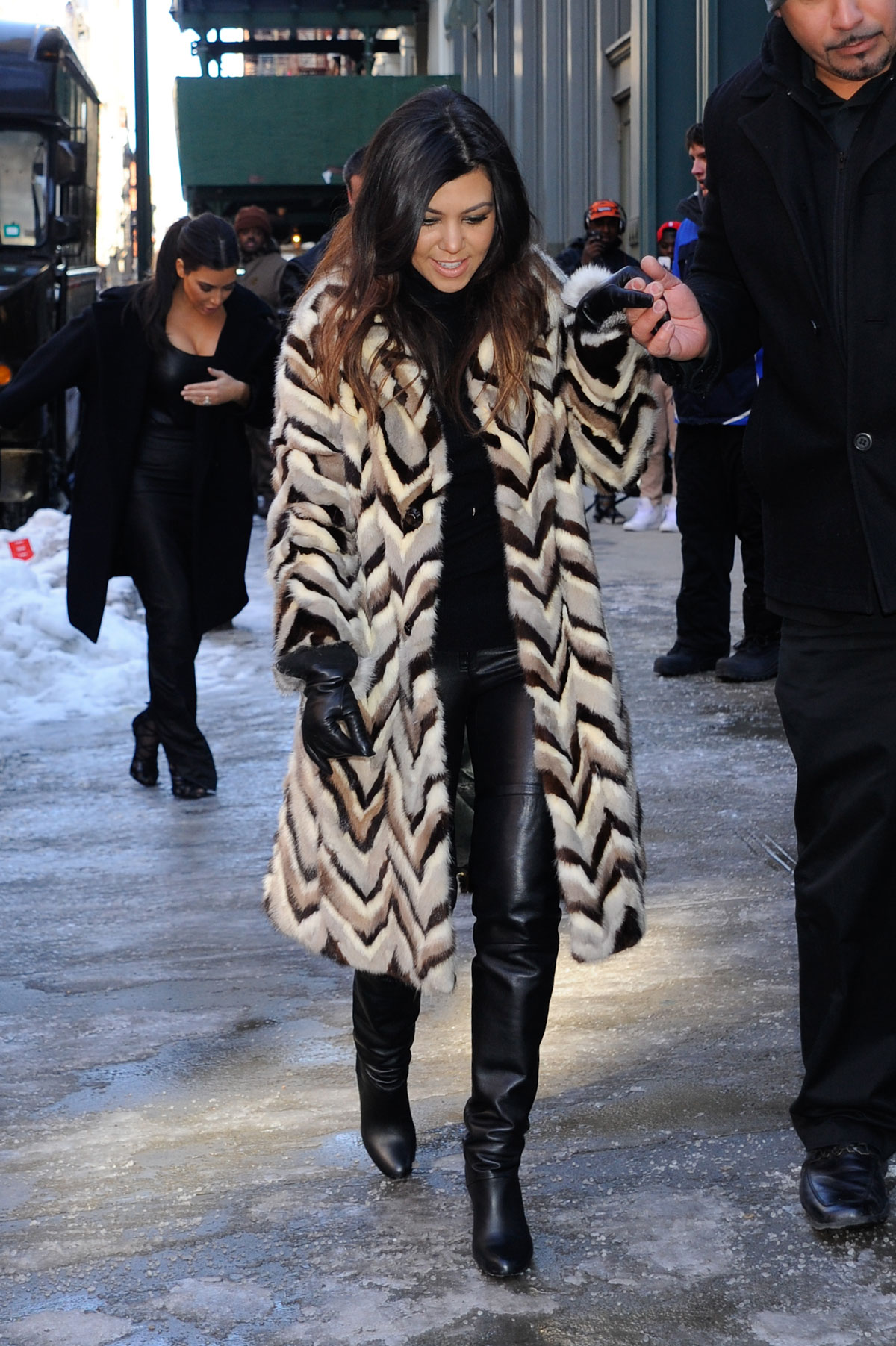 Kourtney and Khloe Kardashian shopping