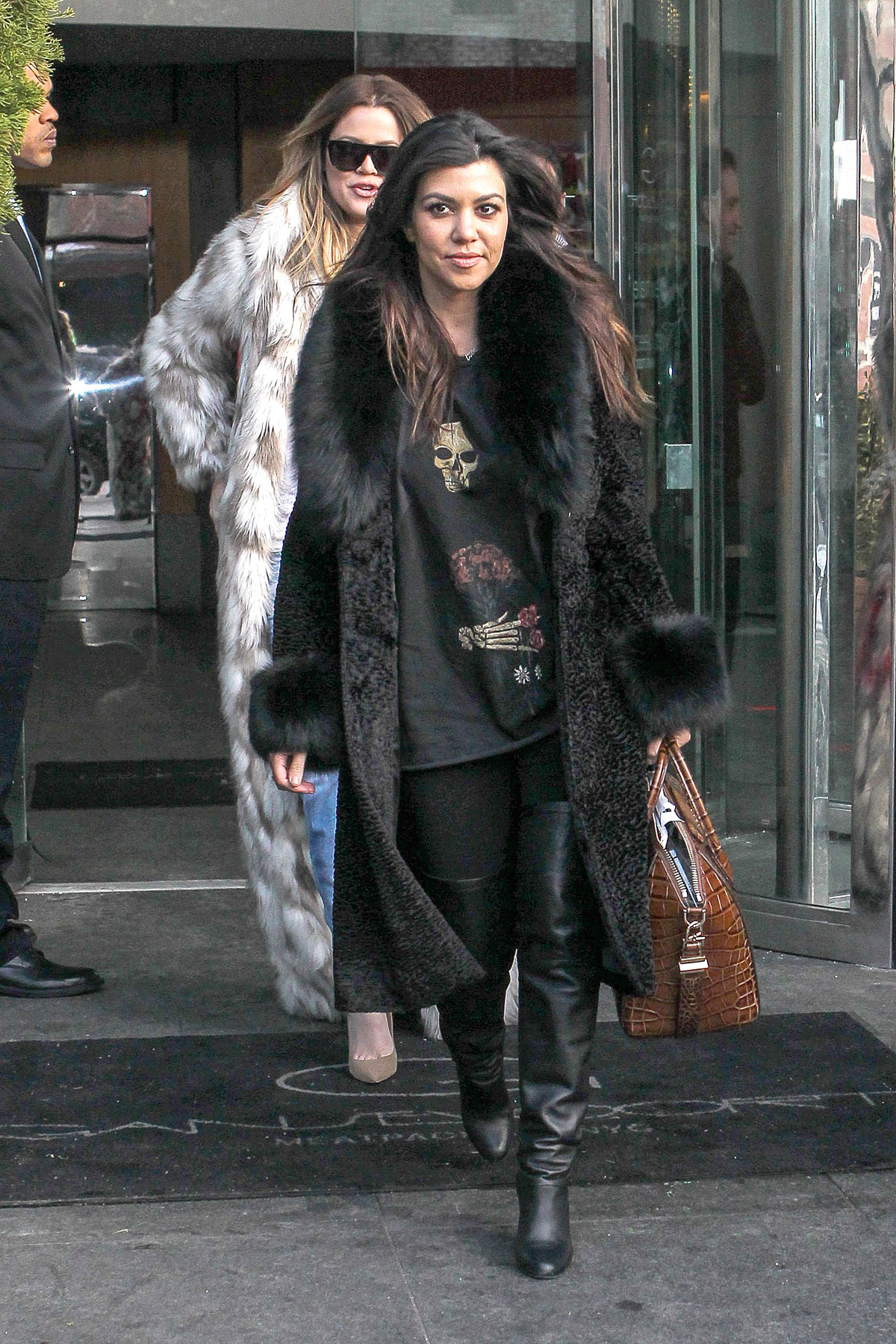 Kourtney and Khloe Kardashian shopping