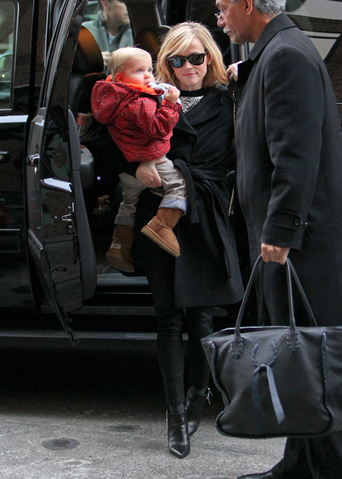 Reese Witherspoon outside Her Hotel