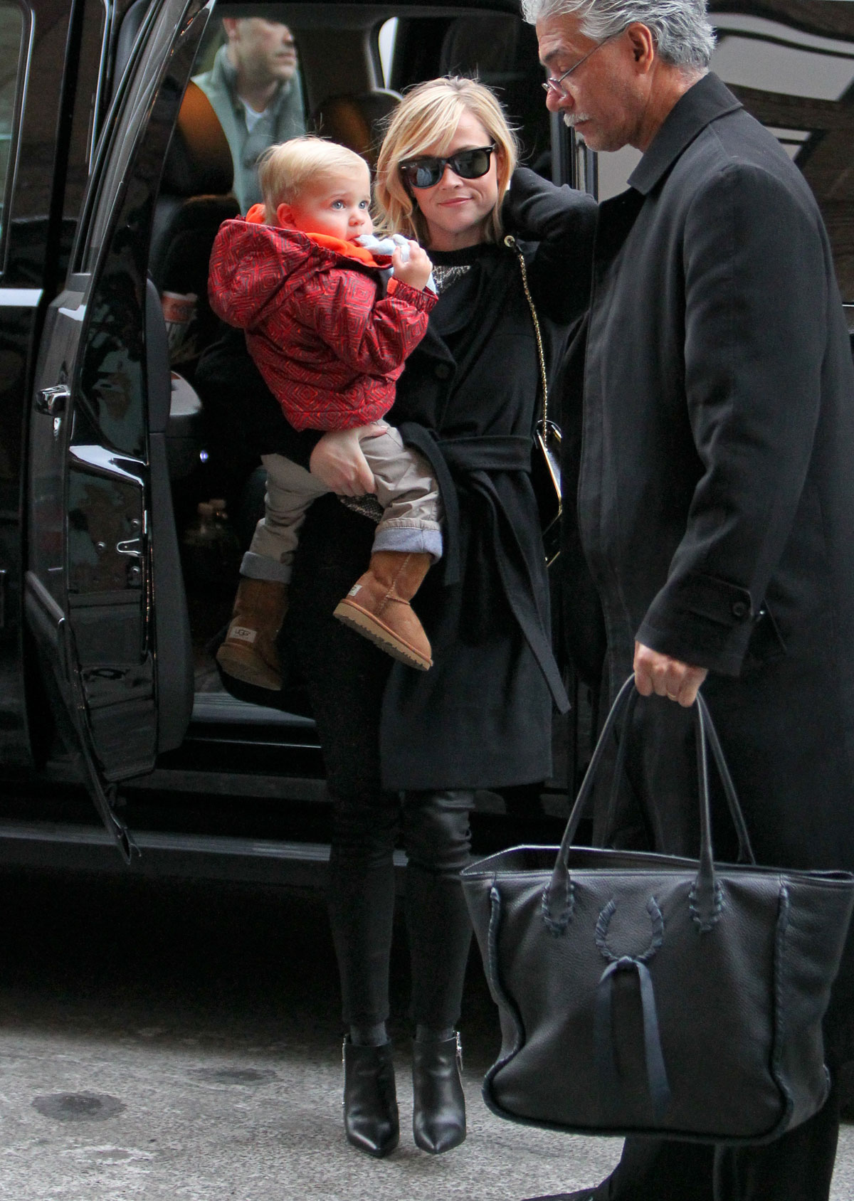 Reese Witherspoon outside Her Hotel