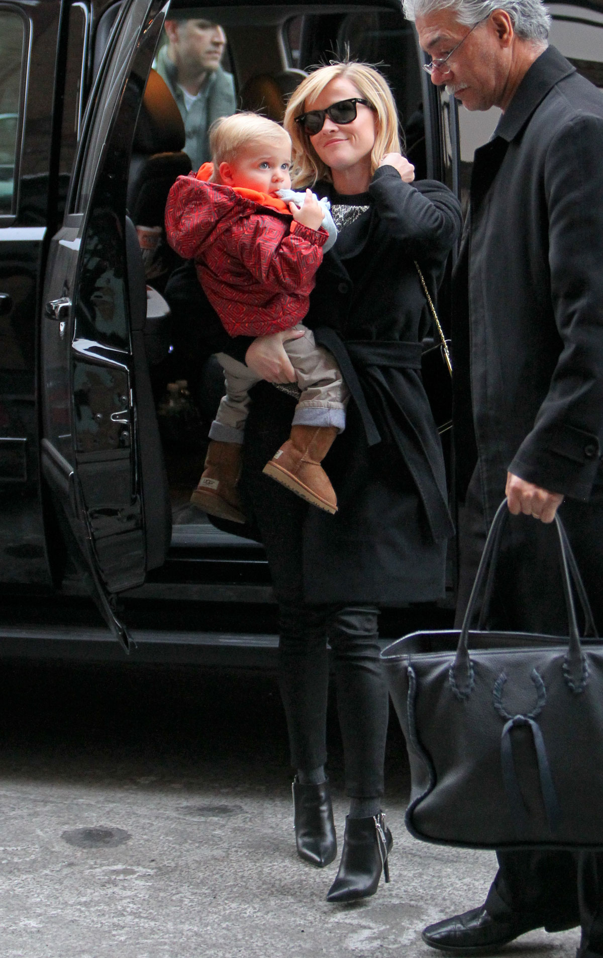 Reese Witherspoon outside Her Hotel