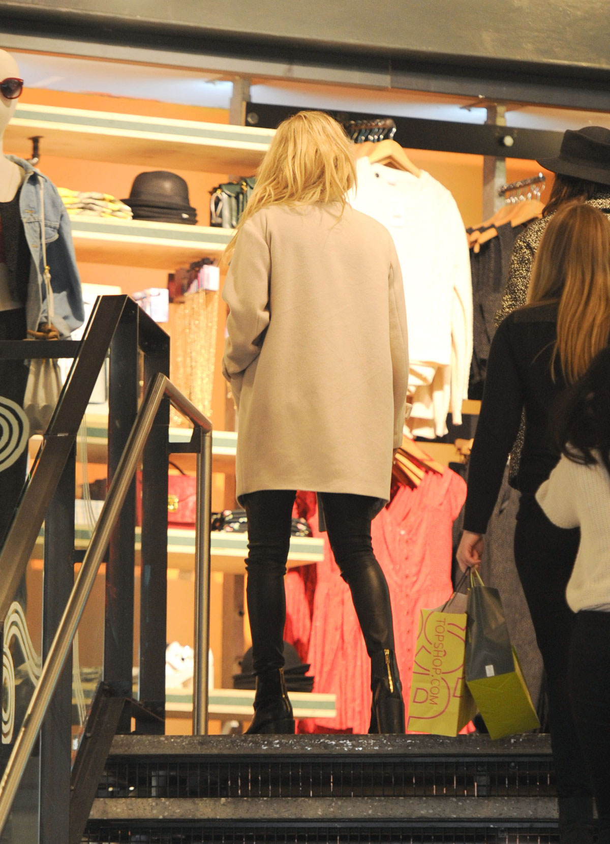 Ellie Goulding shopping at Urban Outfitters