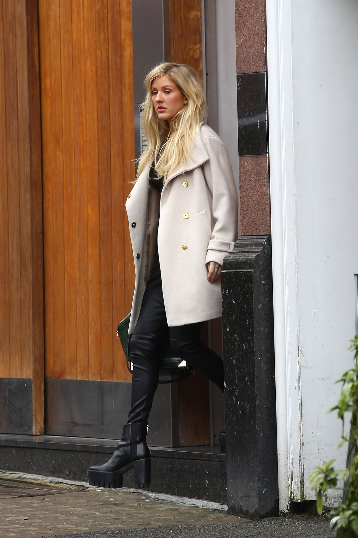 Ellie Goulding leaves her house and head to the BBC Radio