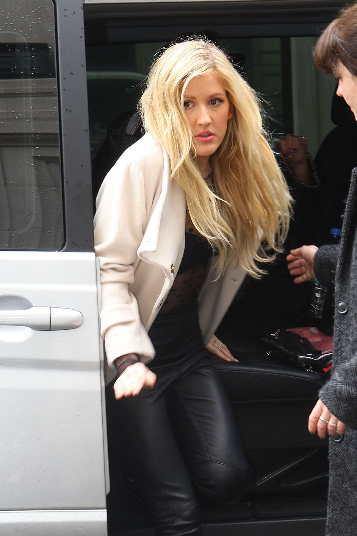 Ellie Goulding leaves her house and head to the BBC Radio