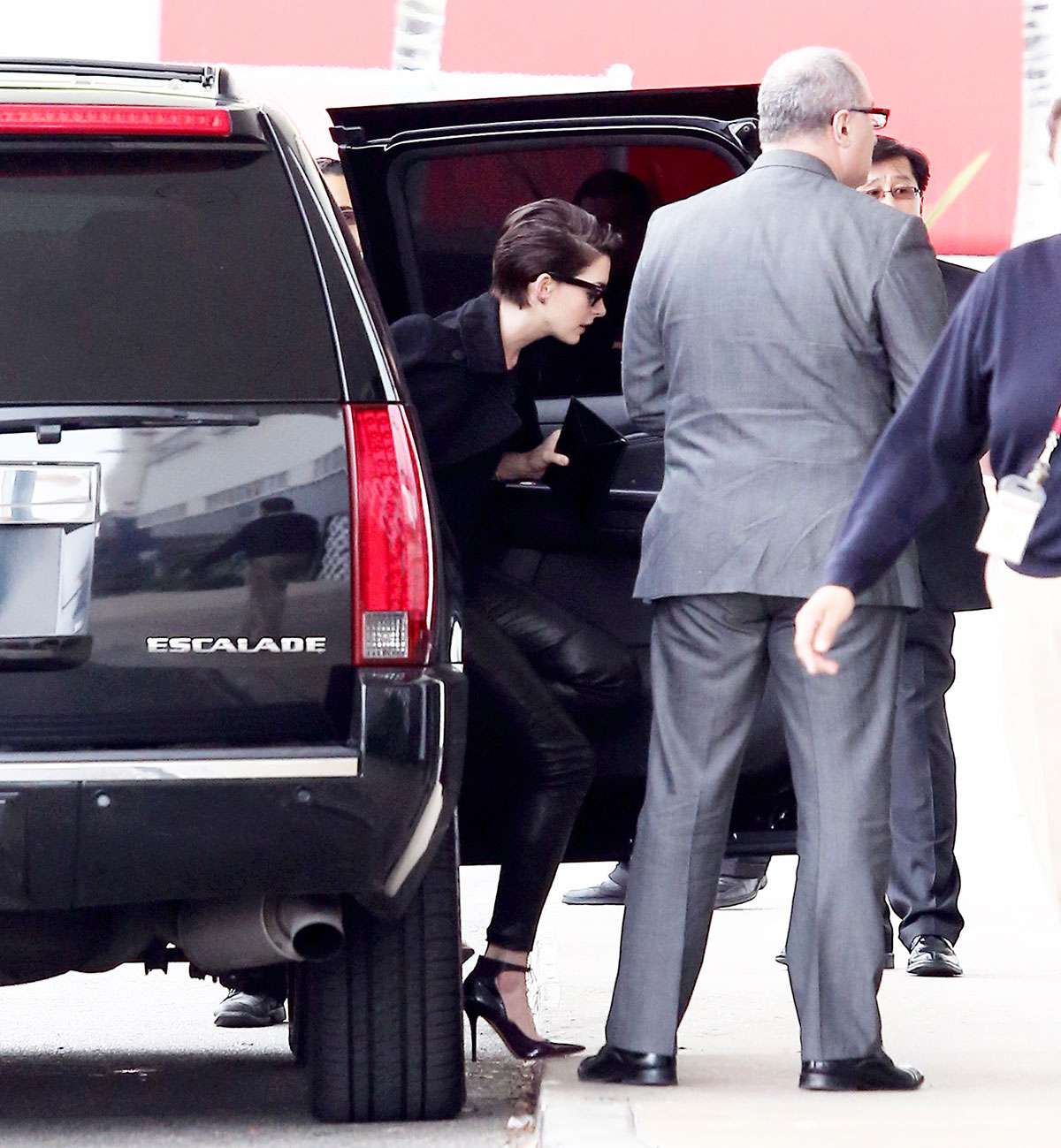 Anne Hathaway arriving at meeting in Culver City