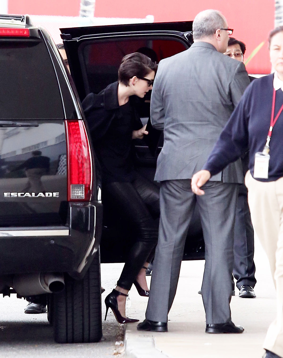 Anne Hathaway arriving at meeting in Culver City