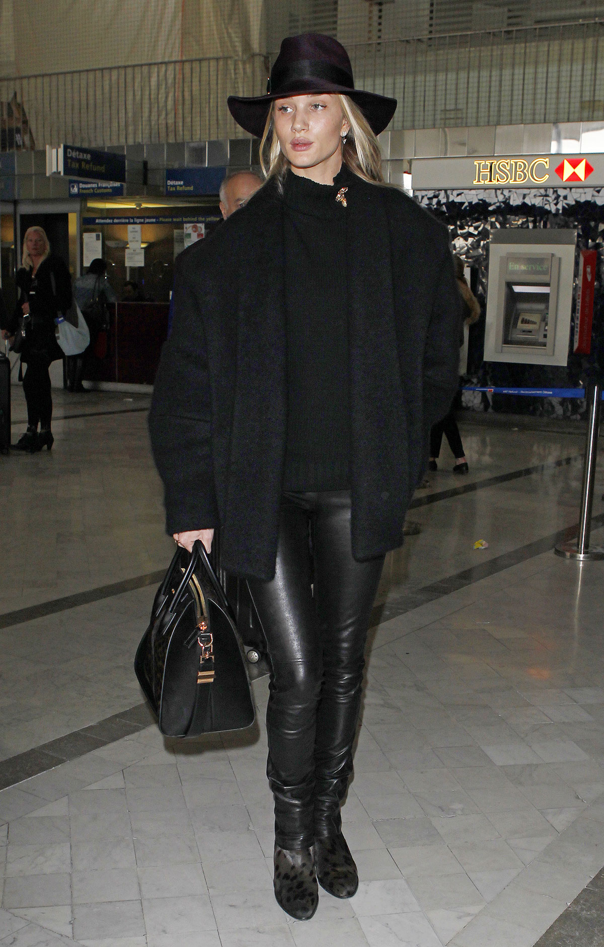 Rosie Huntington-Whiteley arrives in Paris