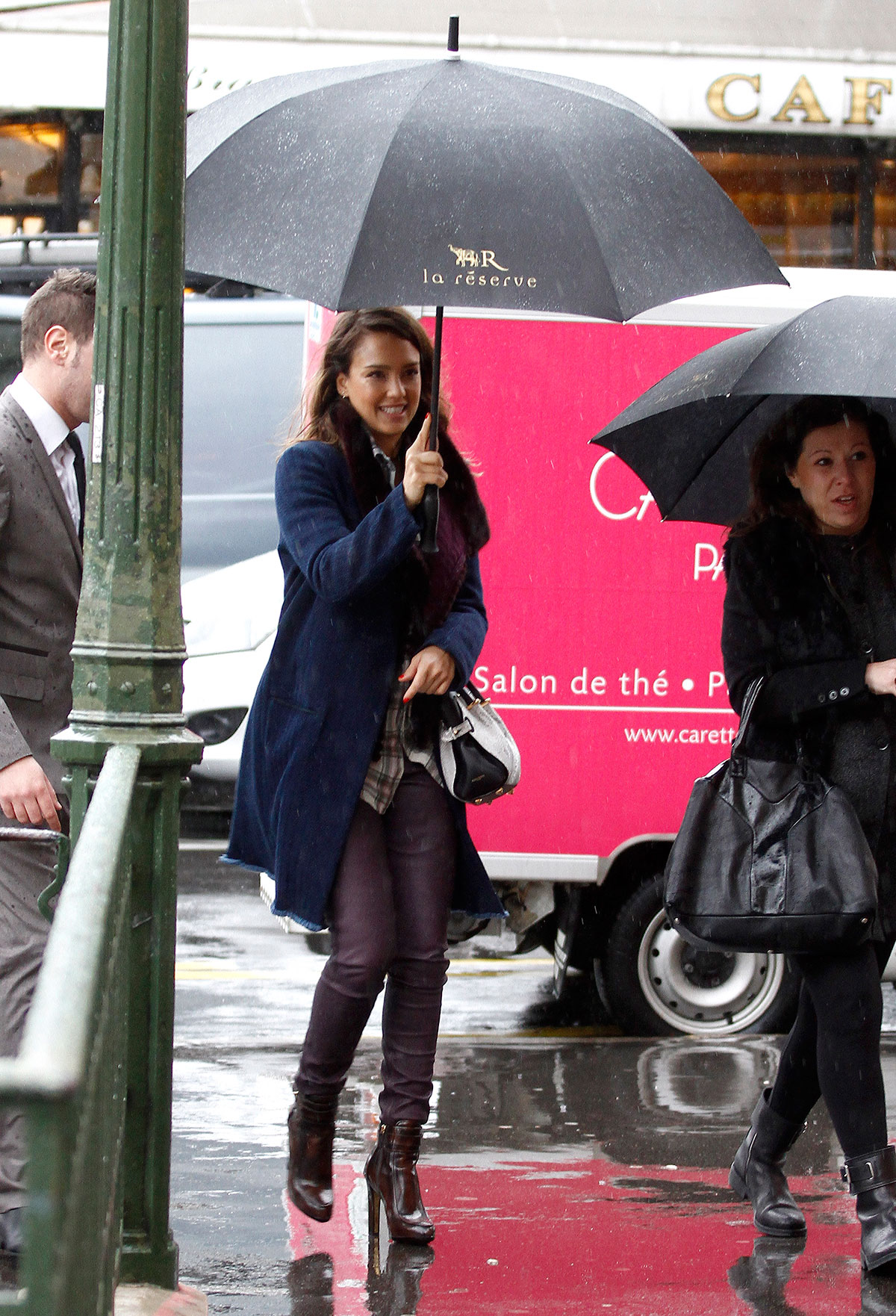 Jessica Alba strolling in Paris