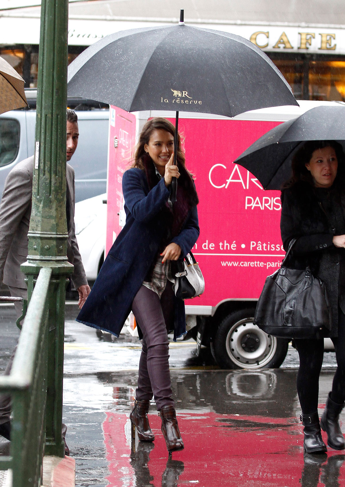 Jessica Alba strolling in Paris