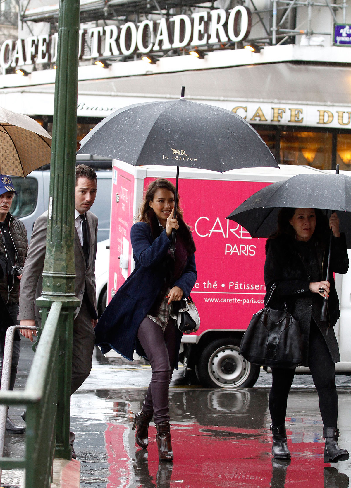 Jessica Alba strolling in Paris