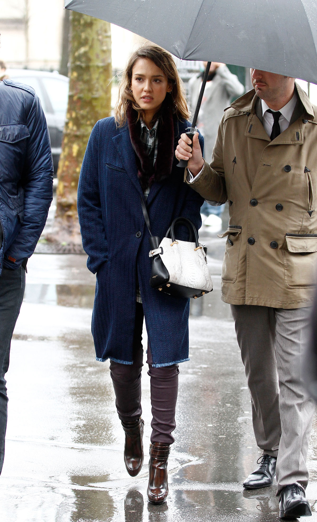 Jessica Alba strolling in Paris