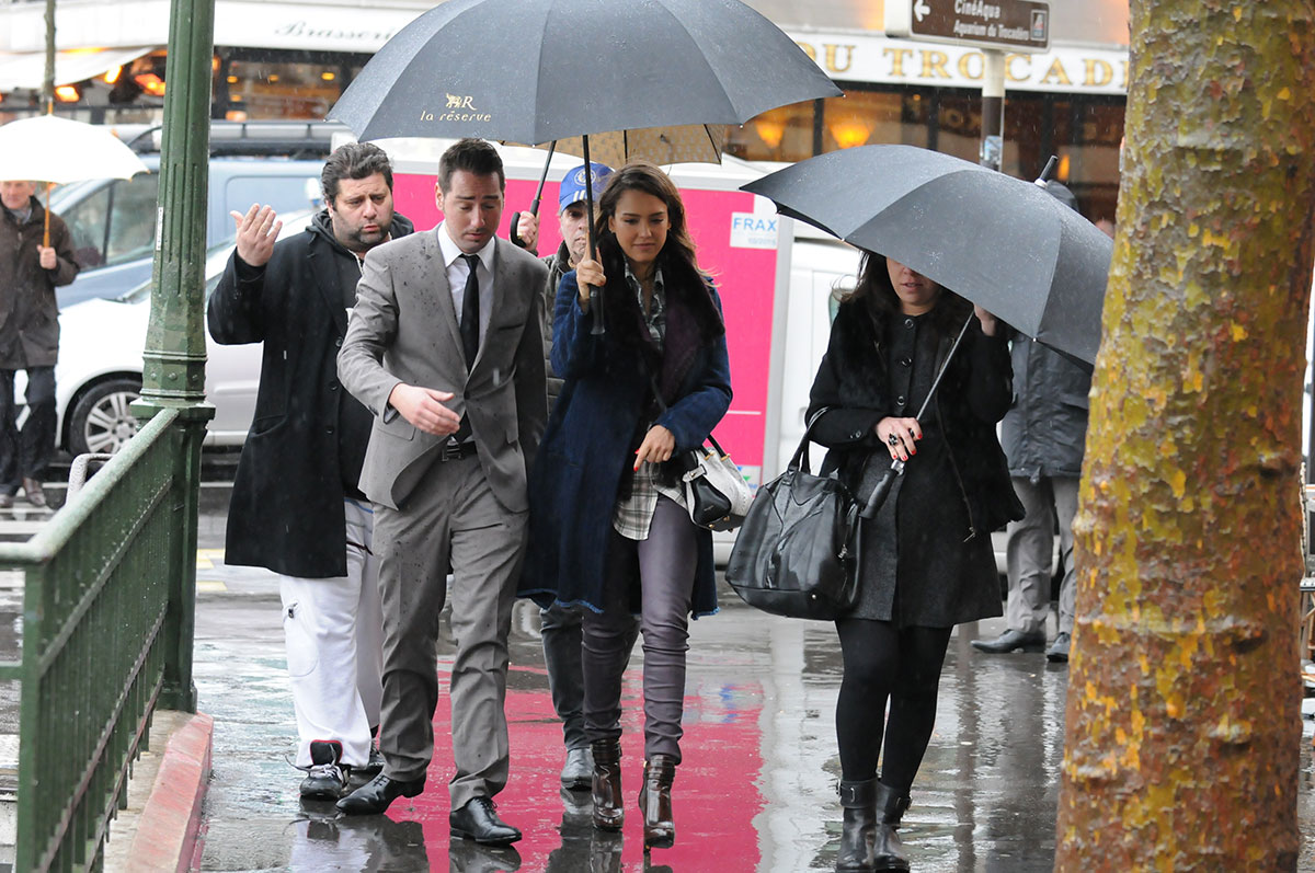 Jessica Alba strolling in Paris