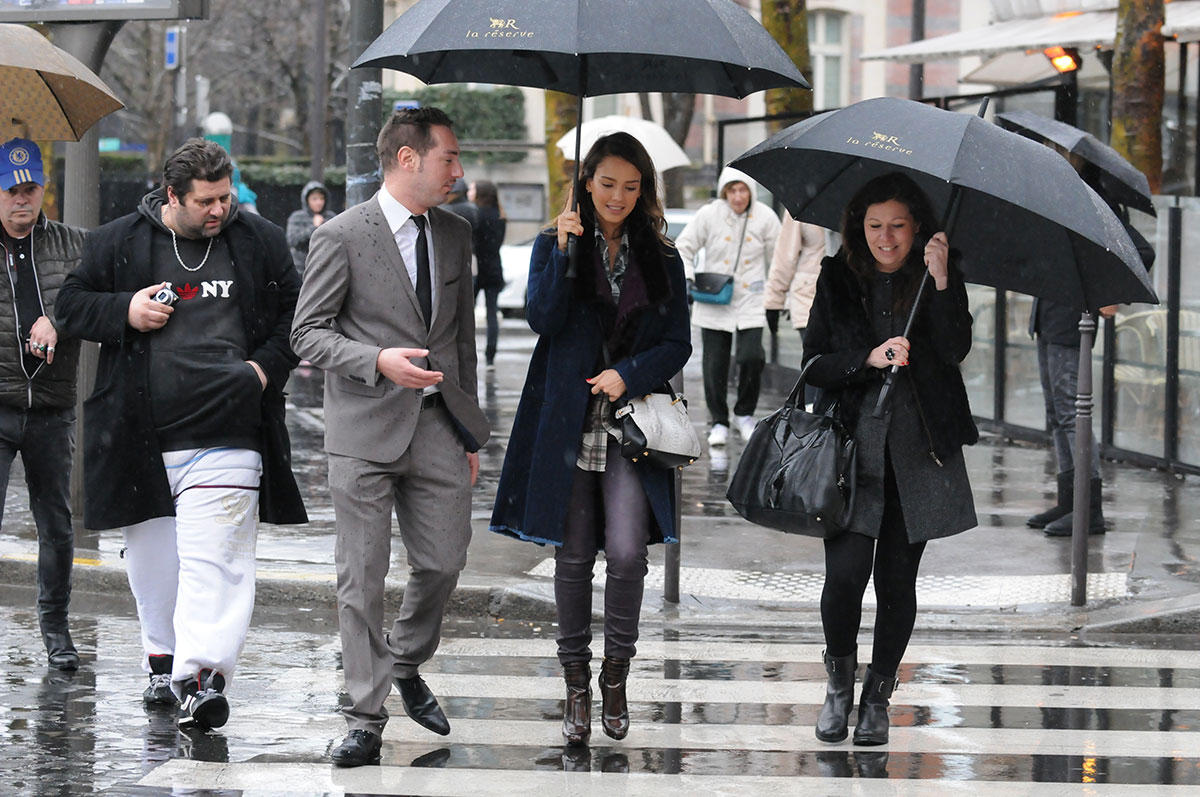 Jessica Alba strolling in Paris