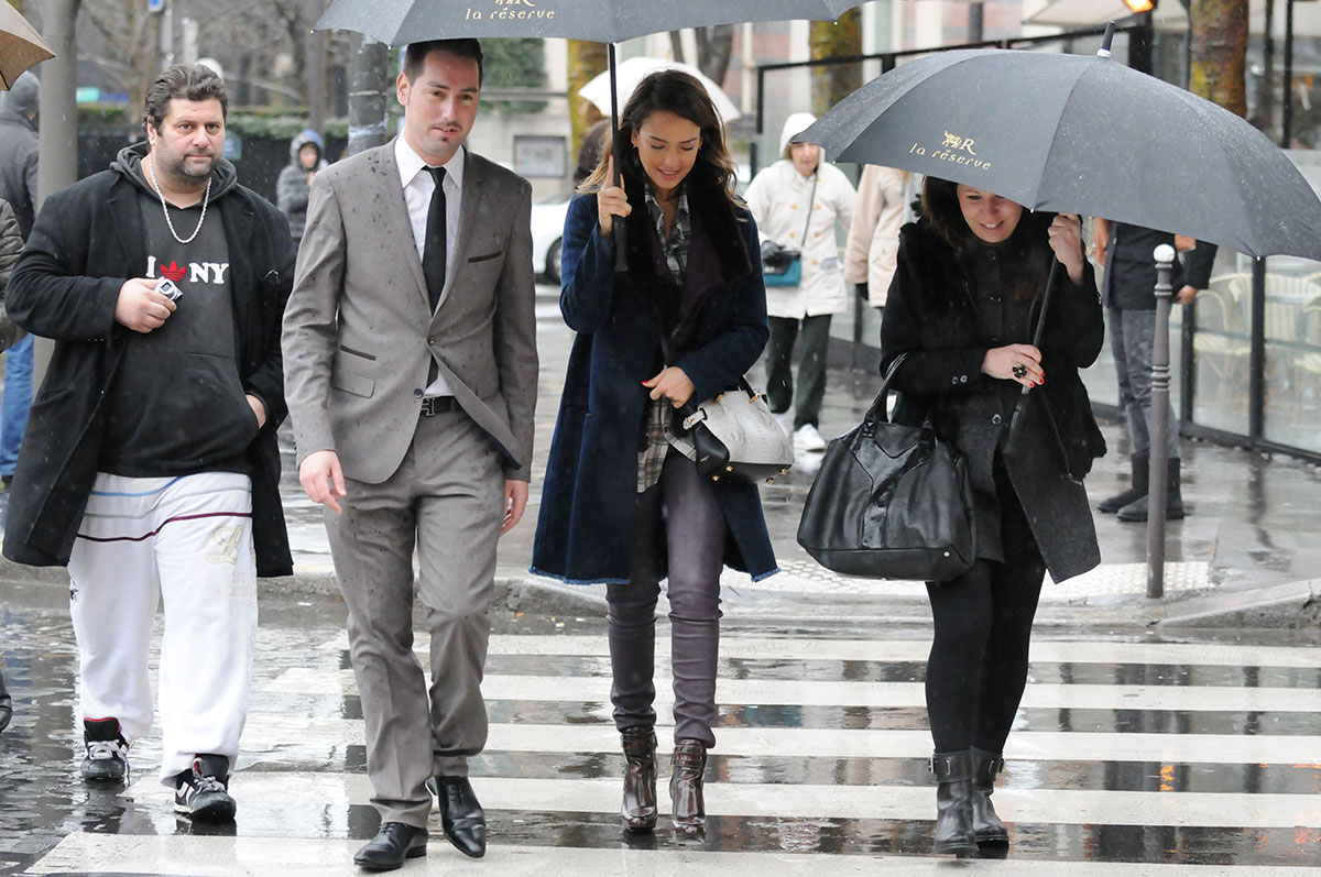 Jessica Alba strolling in Paris