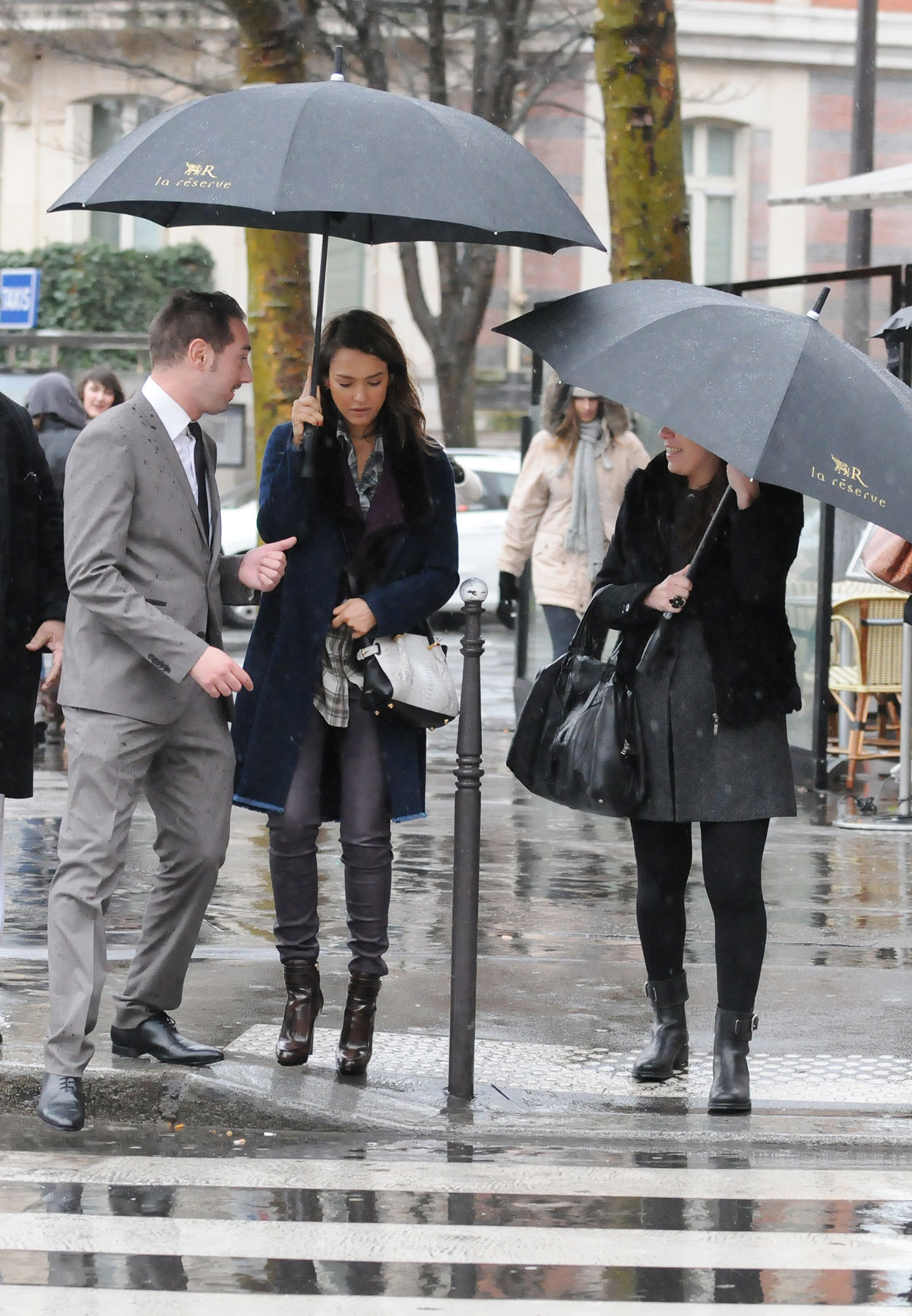 Jessica Alba strolling in Paris