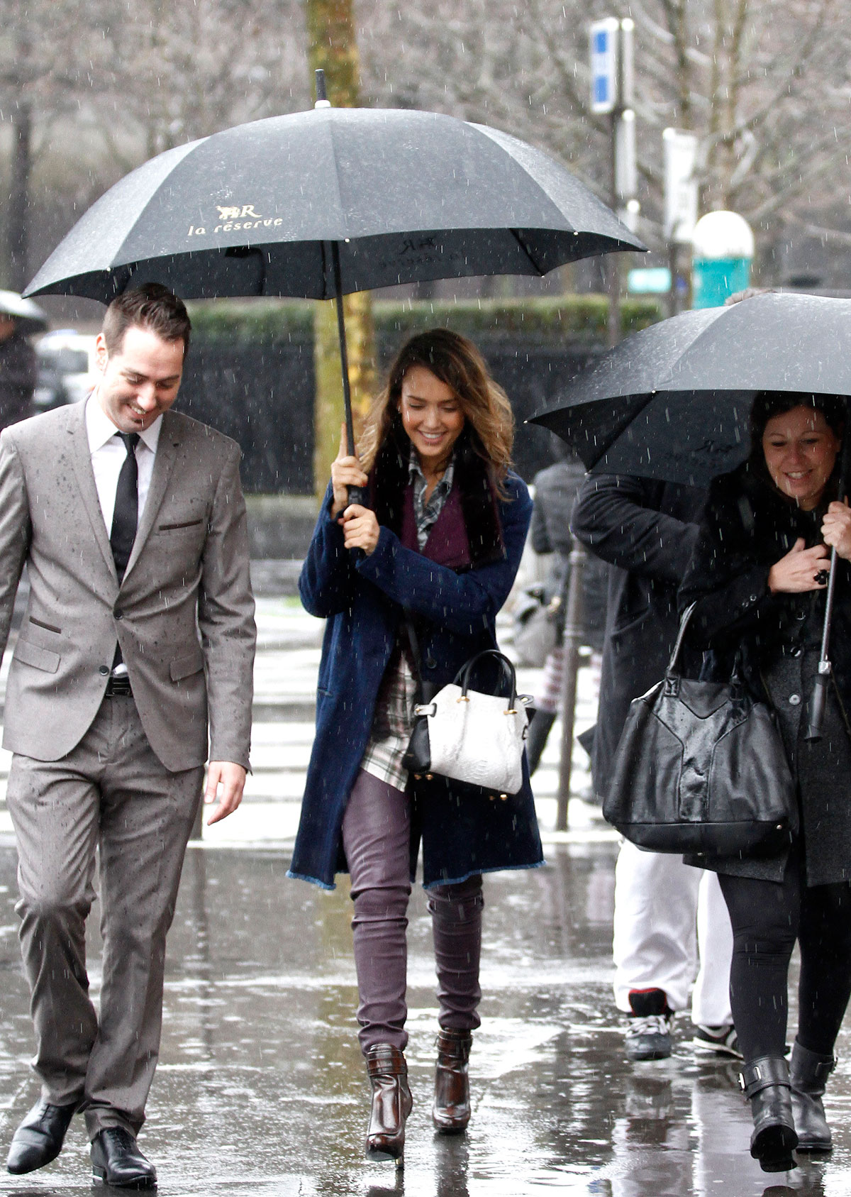 Jessica Alba strolling in Paris