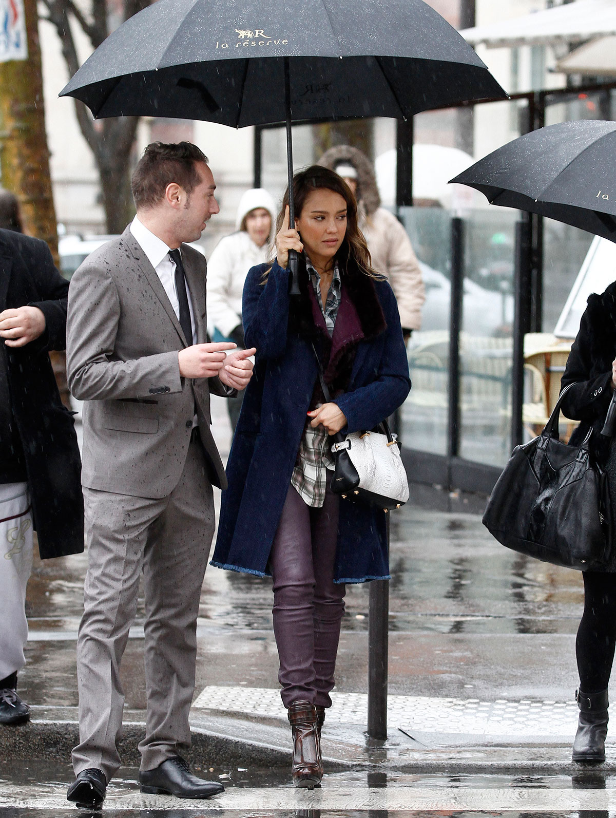 Jessica Alba strolling in Paris