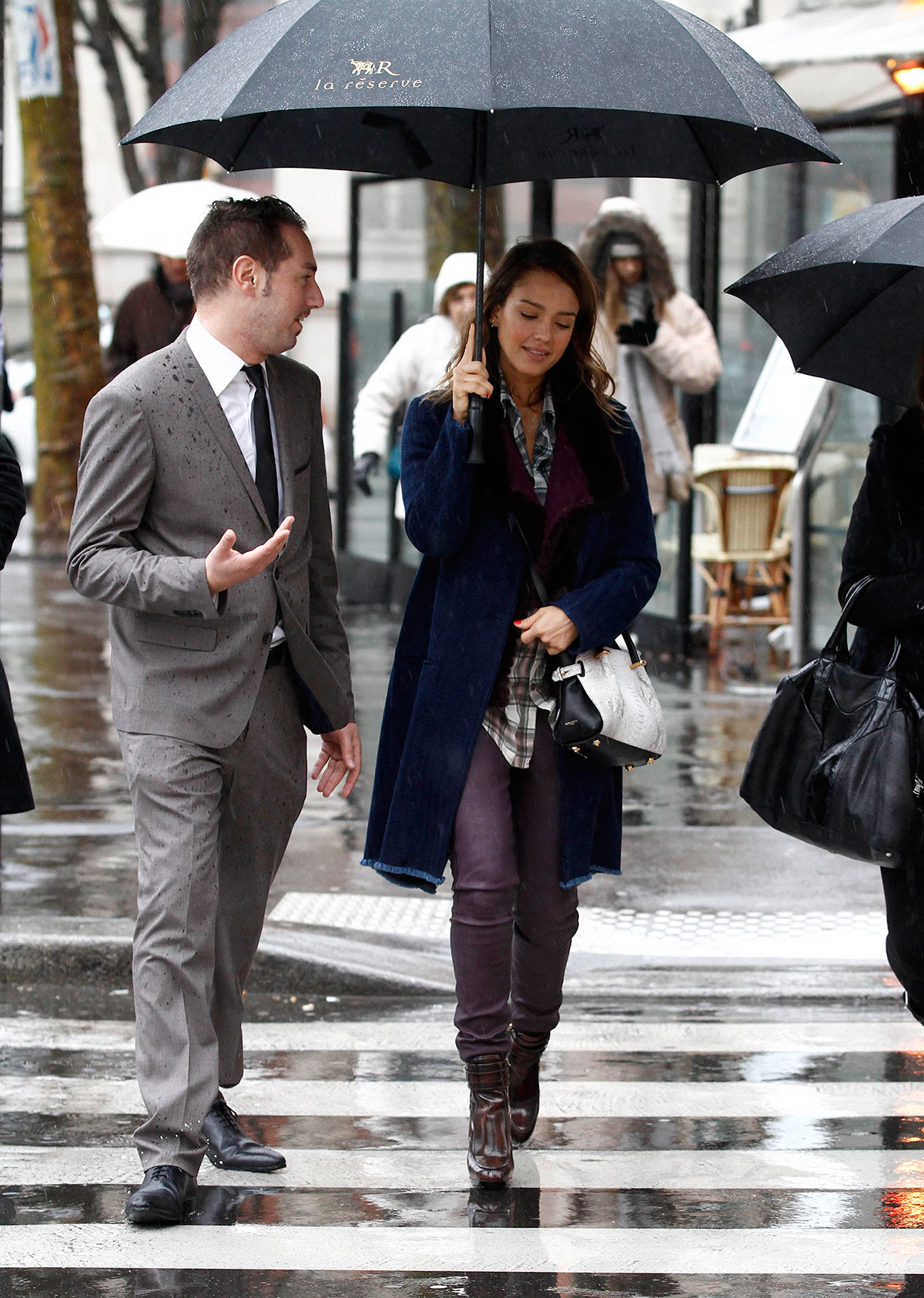 Jessica Alba strolling in Paris