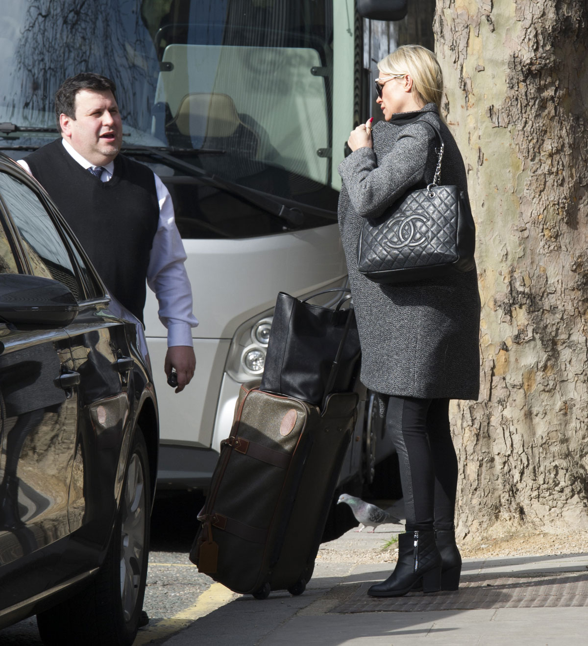 Denise van Outen heads off to Euston train station