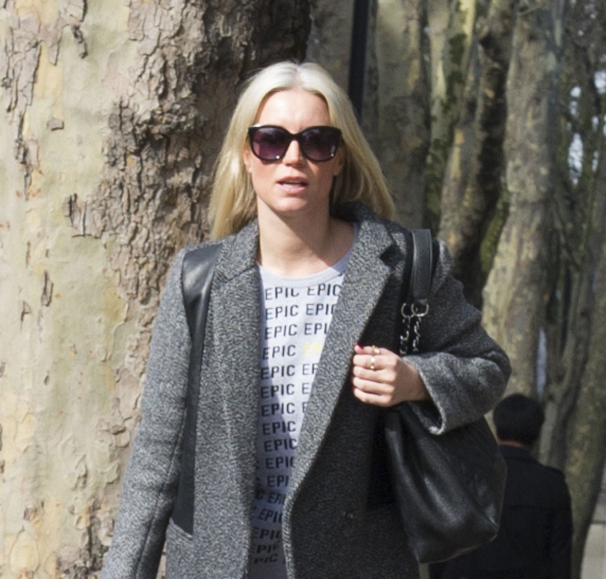 Denise van Outen heads off to Euston train station