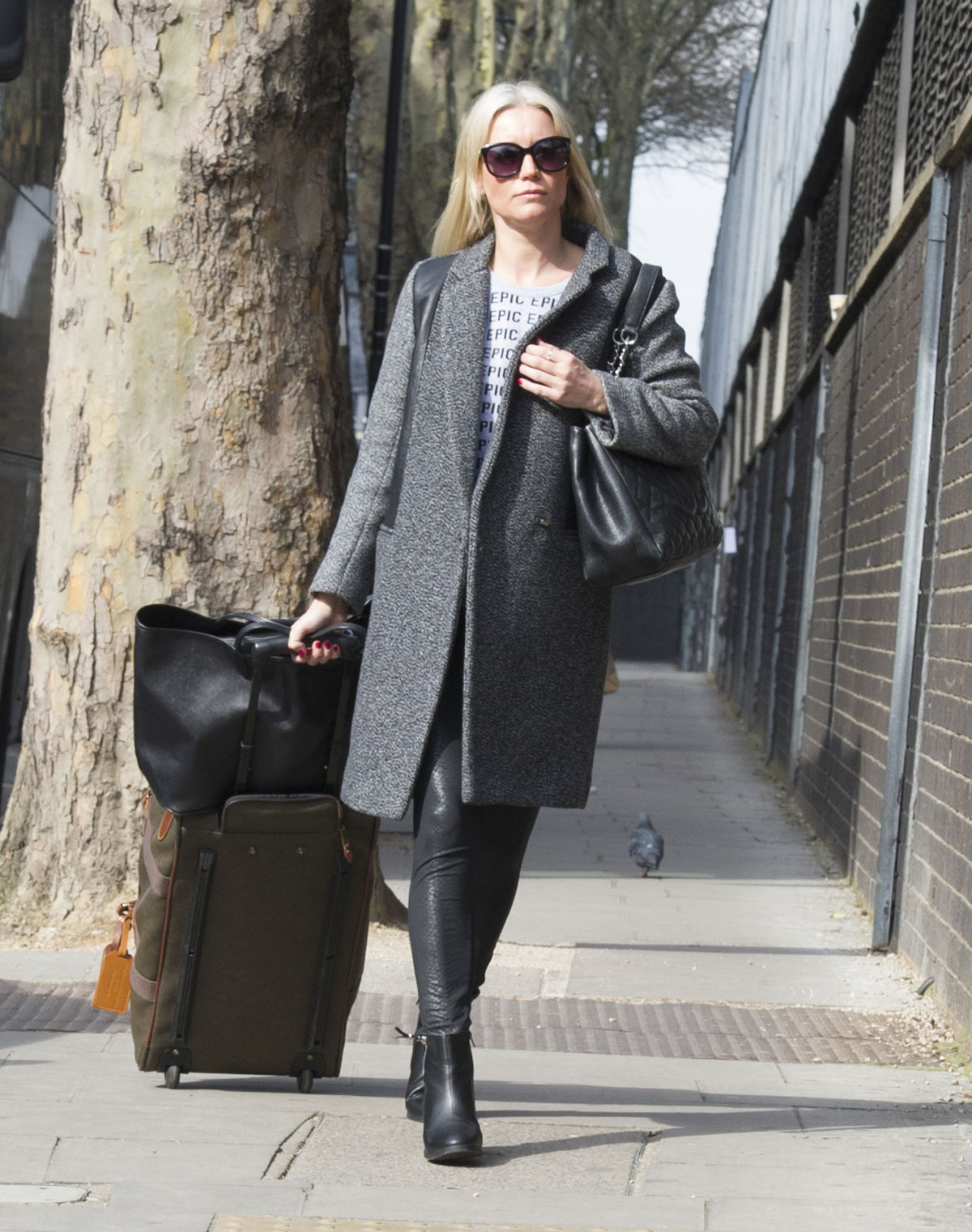 Denise van Outen heads off to Euston train station