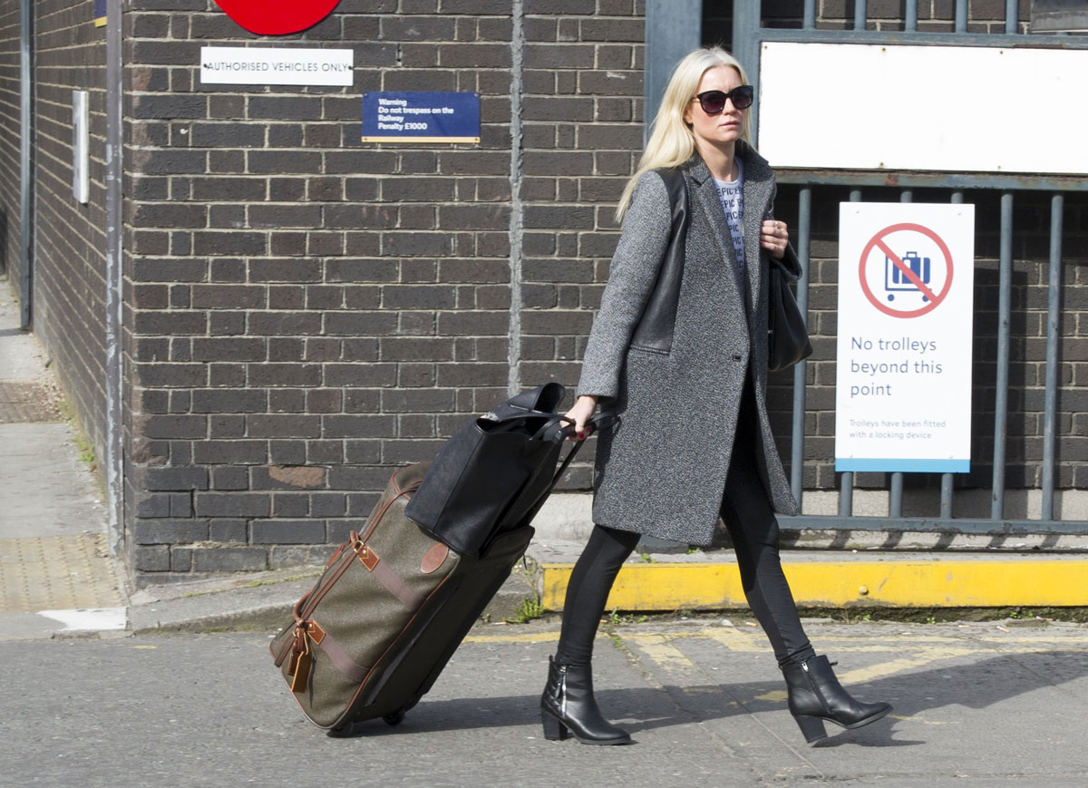 Denise van Outen heads off to Euston train station
