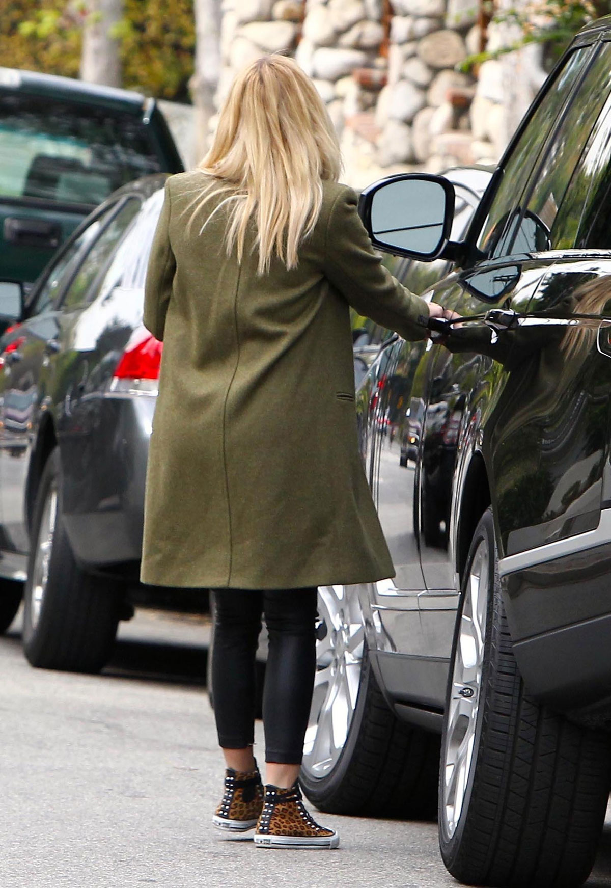 Ashley Benson grabs lunch with a friend