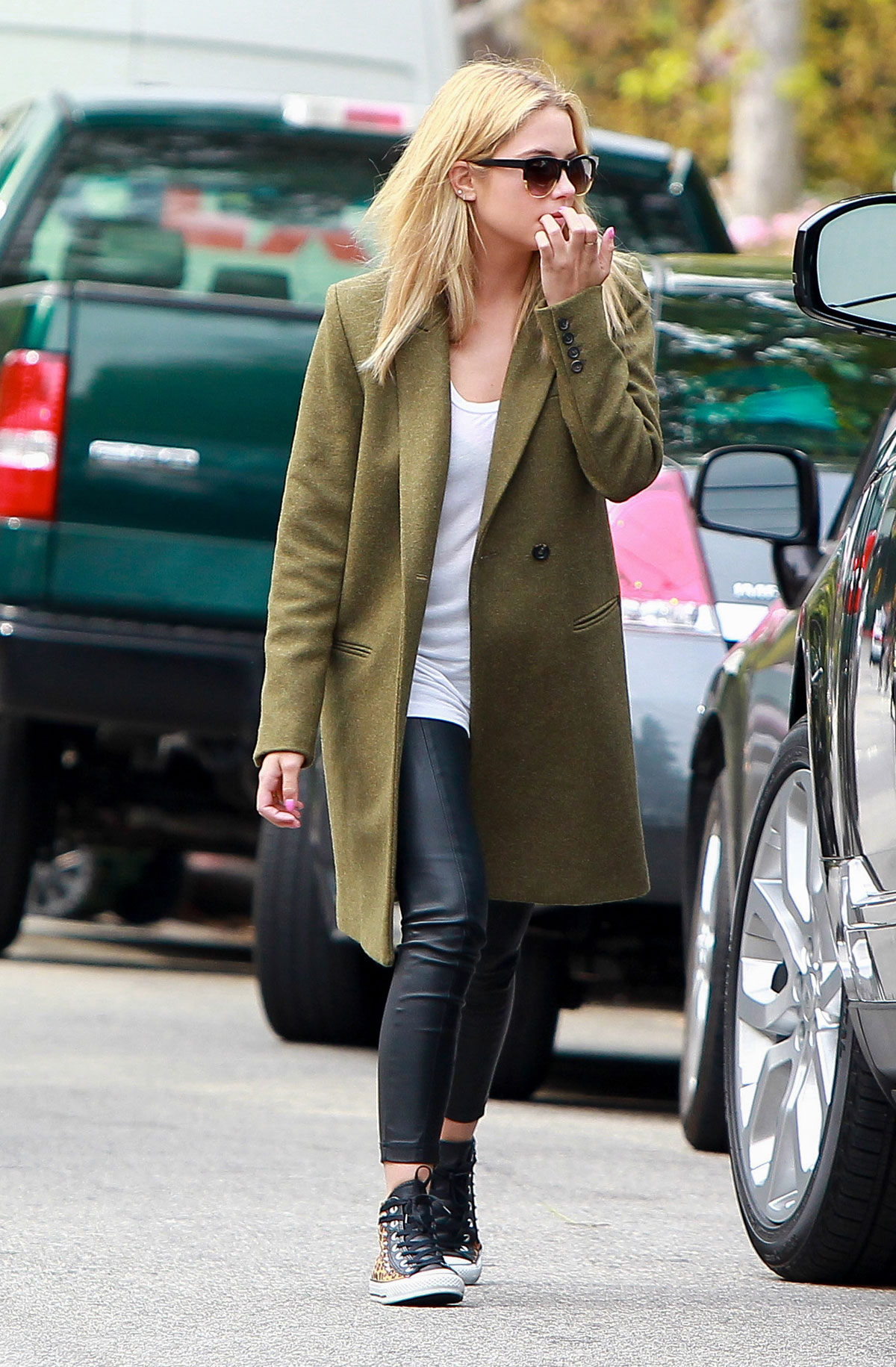 Ashley Benson grabs lunch with a friend